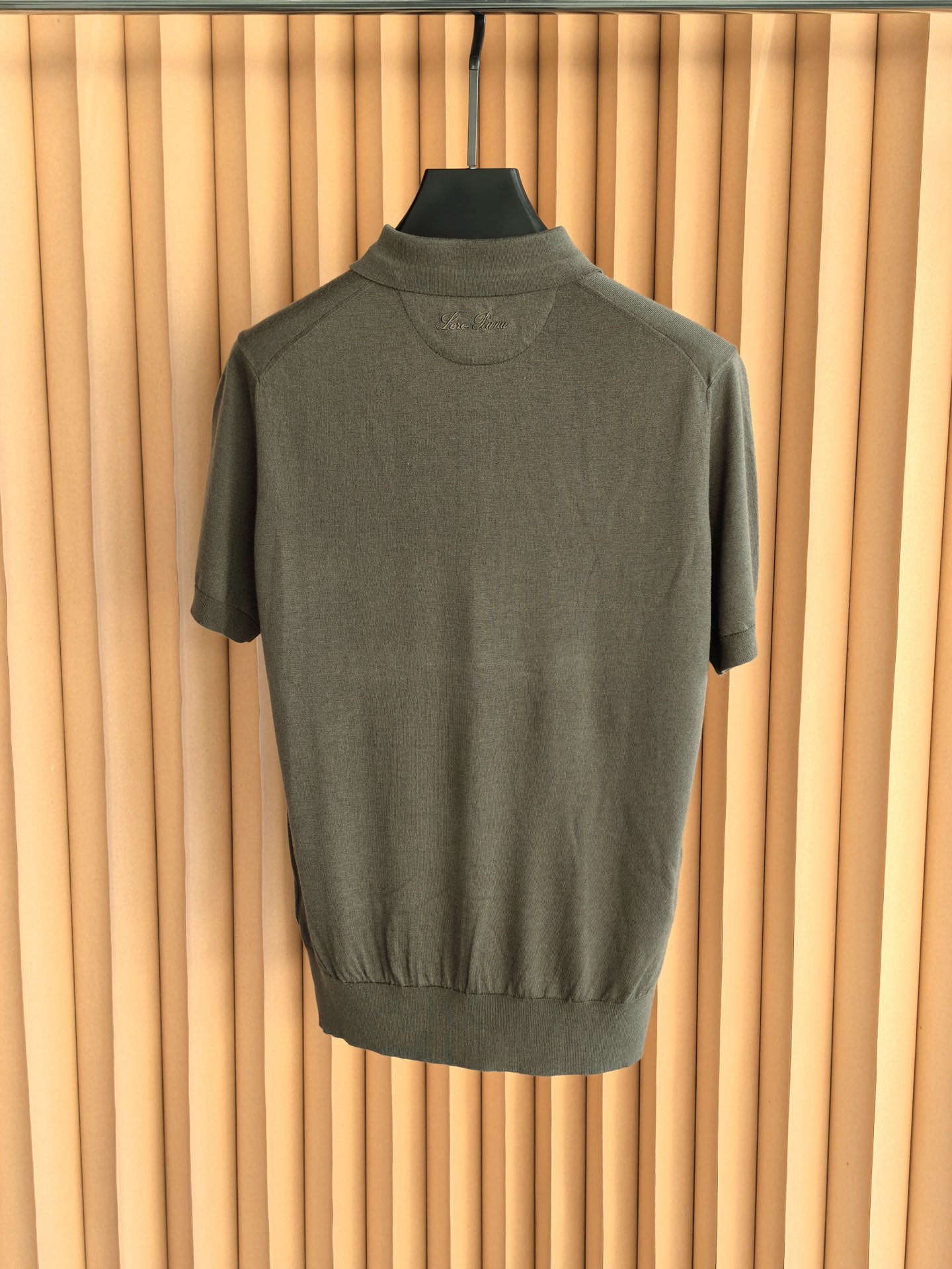 Loro Piana，Loro Piana，新款诺U翩雅天丝羊毛珠地，藏在肌理里的奢雅。精选天丝羊毛珠地