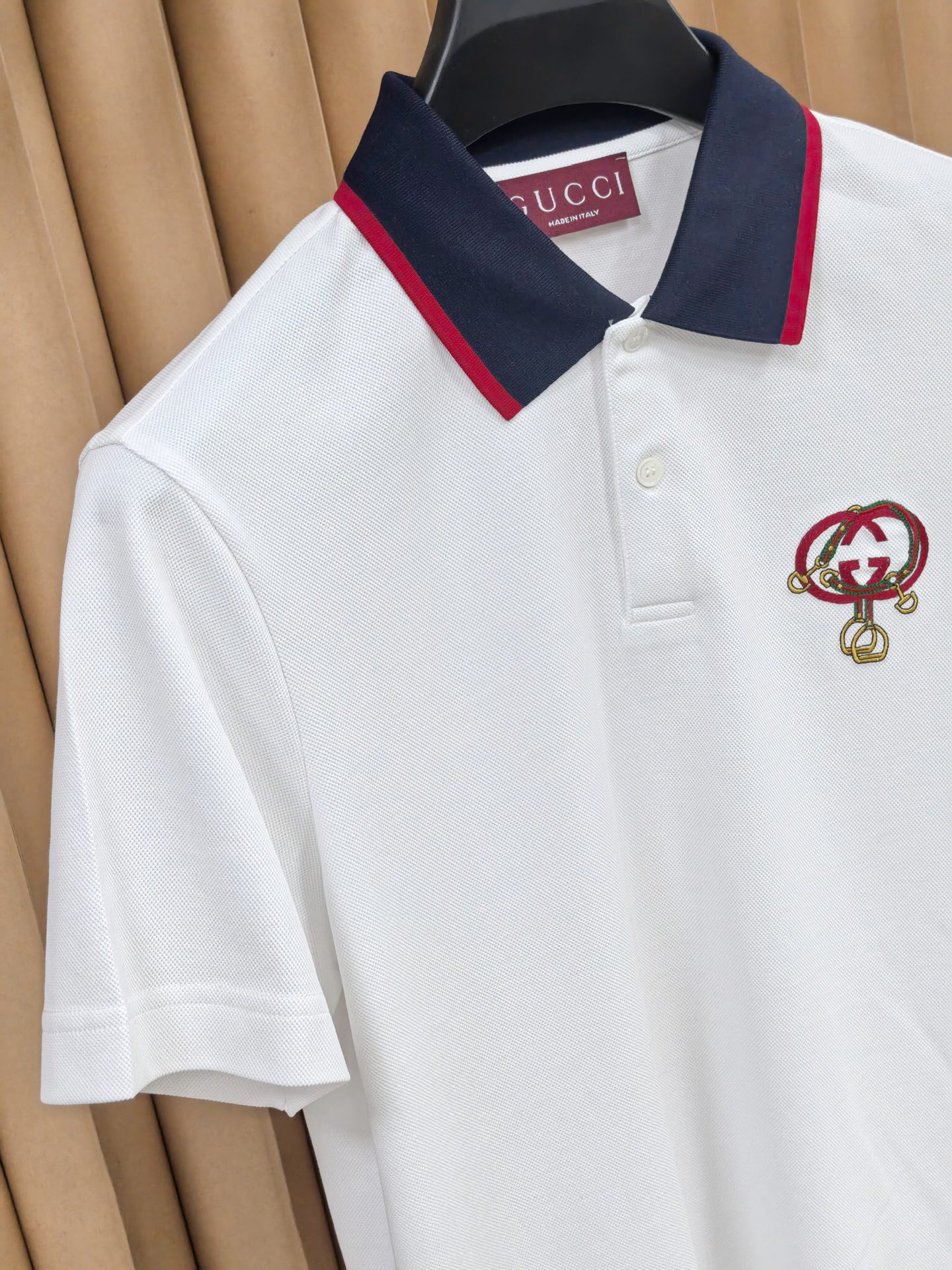 GUCCI 古驰2026新款撞色领羊毛双面珠地POLO衫 甄选羊毛双面珠地面料，双面织法打造出立体饱满的