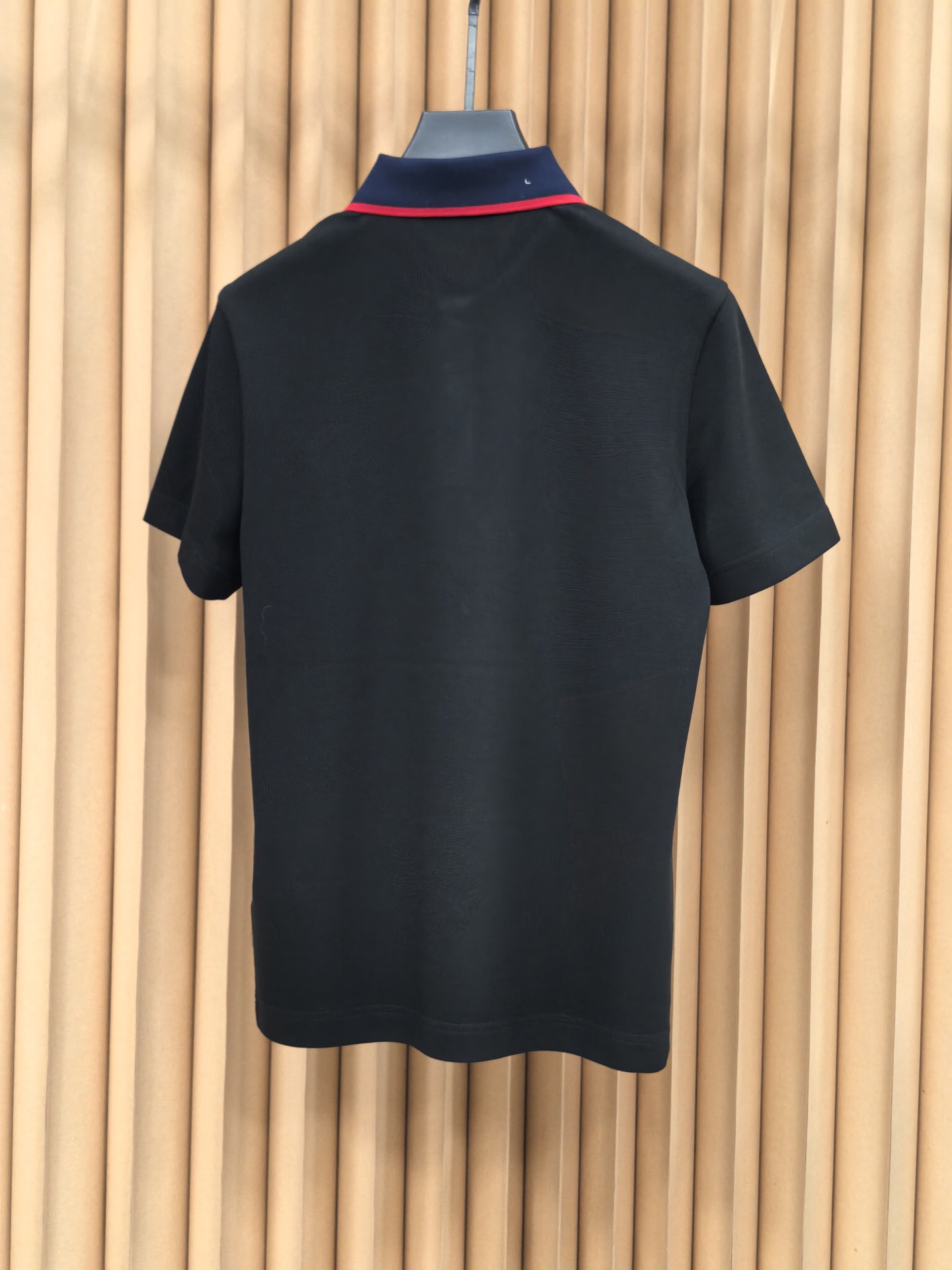 GUCCI 古驰2026新款撞色领羊毛双面珠地POLO衫 甄选羊毛双面珠地面料，双面织法打造出立体饱满的