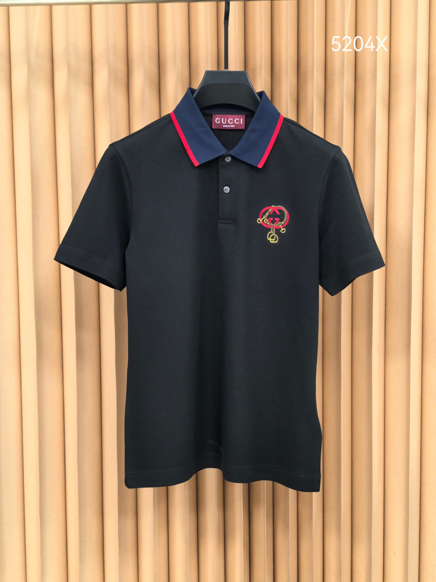 GUCCI 古驰2026新款撞色领羊毛双面珠地POLO衫 甄选羊毛双面珠地面料，双面织法打造出立体饱满的