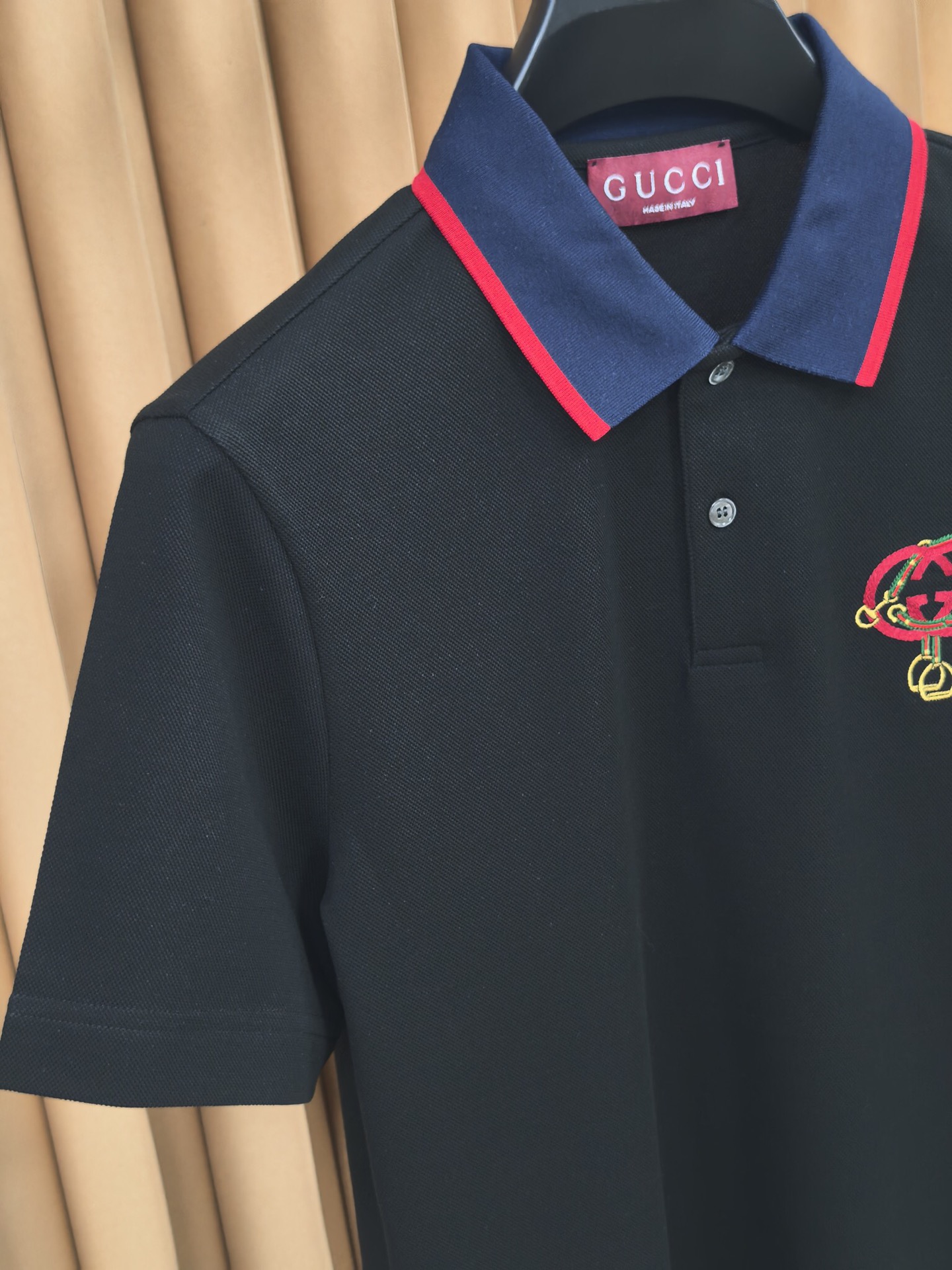 GUCCI 古驰2026新款撞色领羊毛双面珠地POLO衫 甄选羊毛双面珠地面料，双面织法打造出立体饱满的