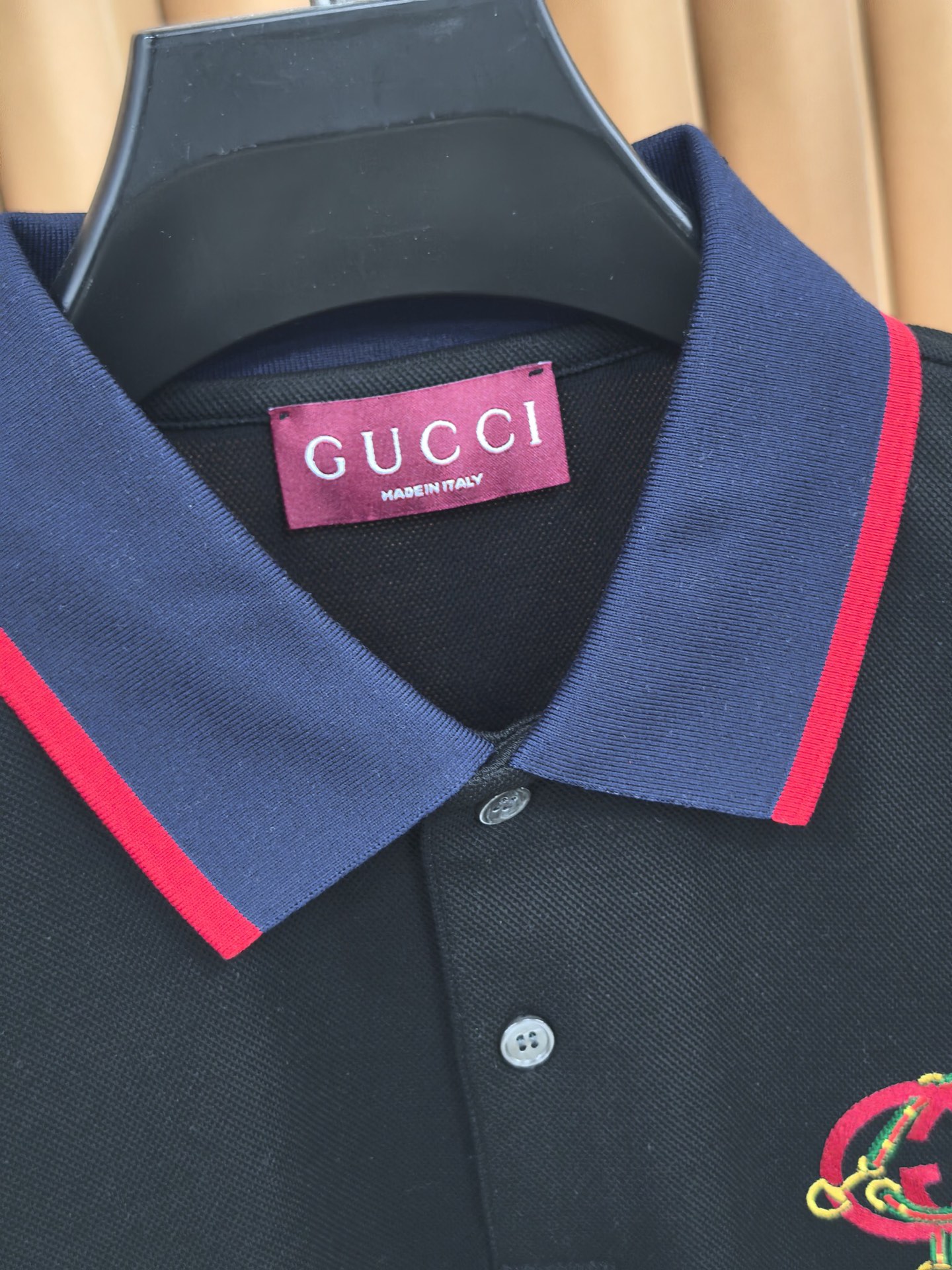 GUCCI 古驰2026新款撞色领羊毛双面珠地POLO衫 甄选羊毛双面珠地面料，双面织法打造出立体饱满的