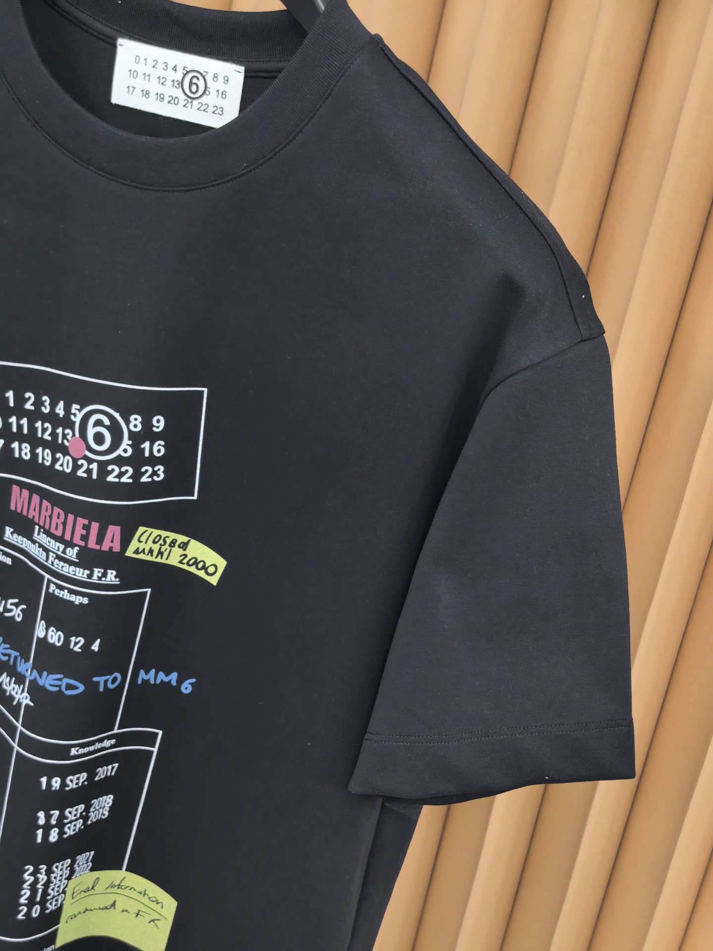 MM6，马吉拉2026新款印花双面布短袖T恤 甄选高支双面布面料，一面细腻亲肤，一面挺括有型，反复洗涤依