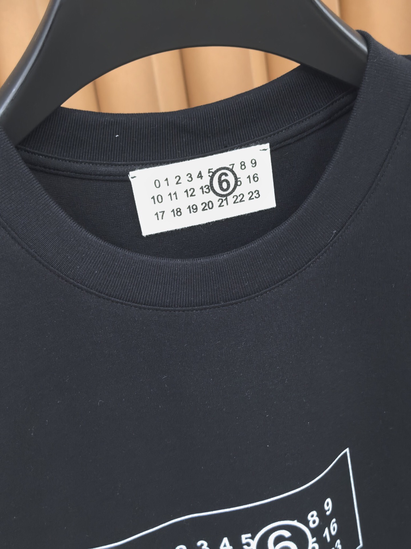 MM6，马吉拉2026新款印花双面布短袖T恤 甄选高支双面布面料，一面细腻亲肤，一面挺括有型，反复洗涤依