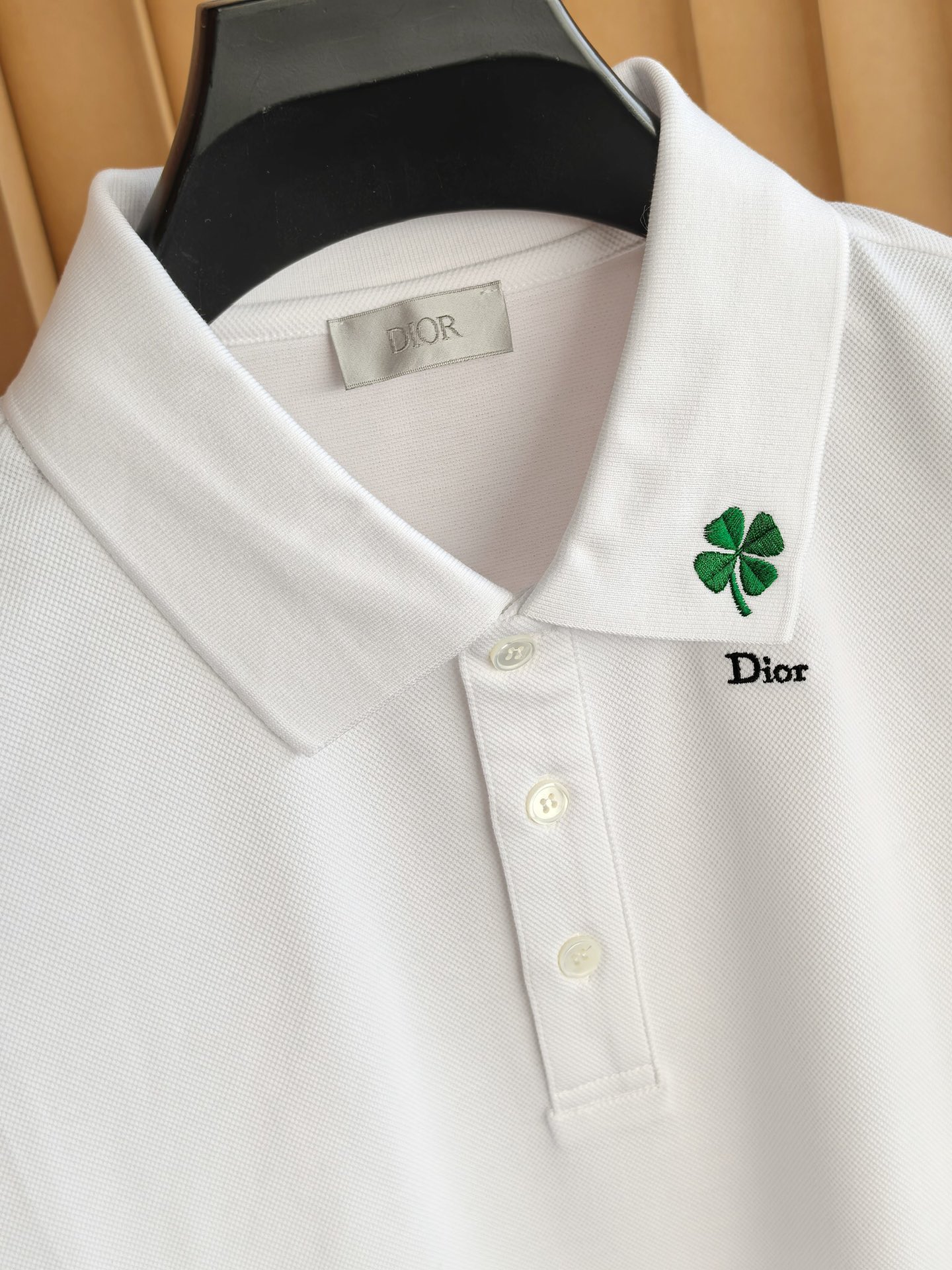 Dior，迪奥2026新款羊毛混纺双面珠地Polo衫• 双面珠地肌理：正面立体透气，保持商务造型挺括不软