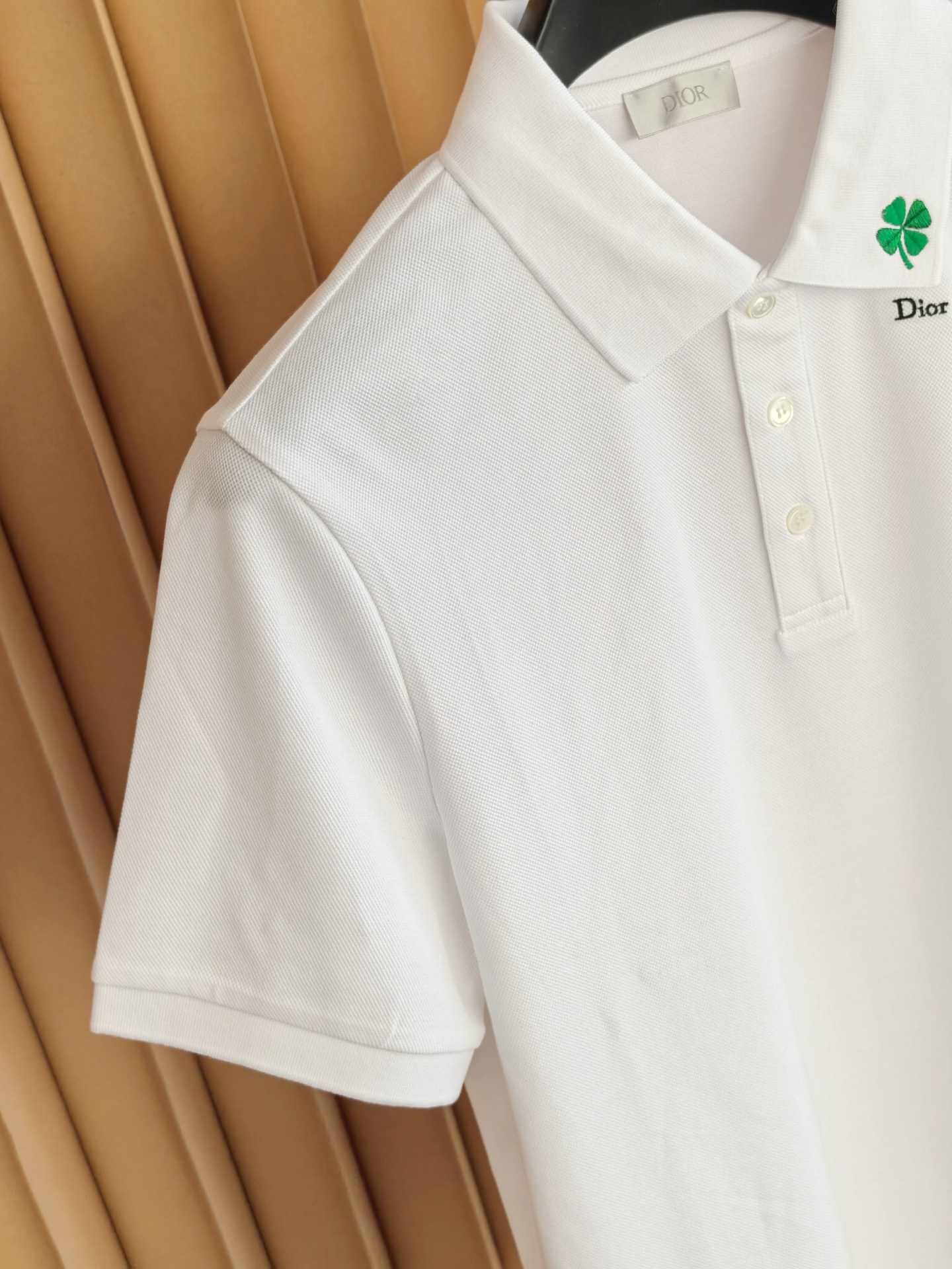 Dior，迪奥2026新款羊毛混纺双面珠地Polo衫• 双面珠地肌理：正面立体透气，保持商务造型挺括不软