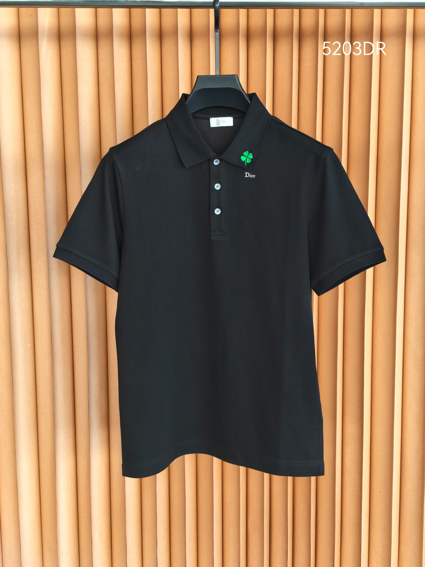 Dior，迪奥2026新款羊毛混纺双面珠地Polo衫• 双面珠地肌理：正面立体透气，保持商务造型挺括不软