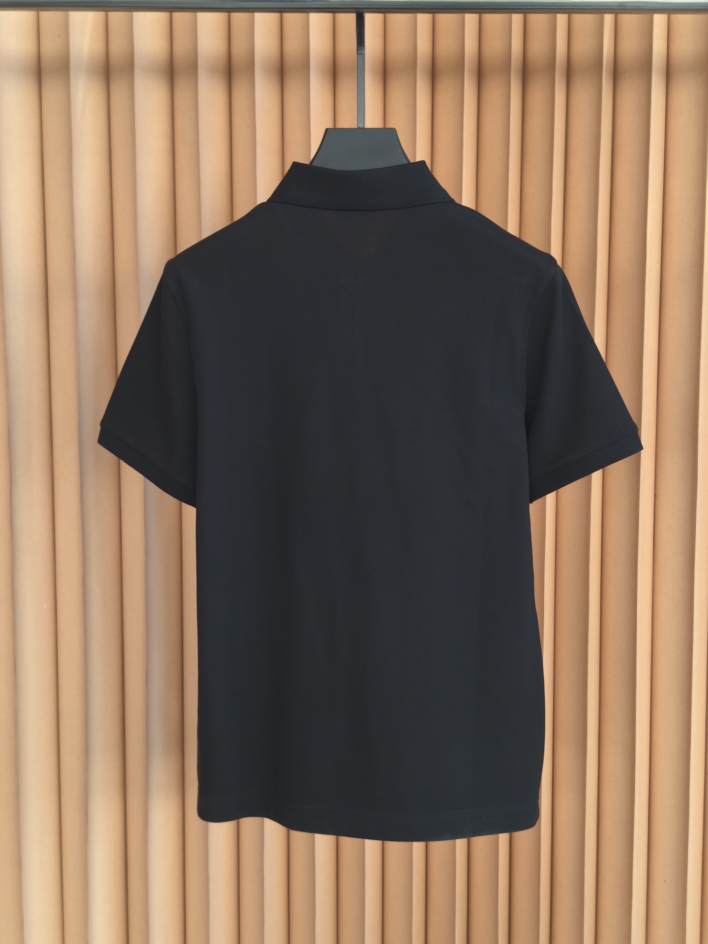 Dior，迪奥2026新款羊毛混纺双面珠地Polo衫• 双面珠地肌理：正面立体透气，保持商务造型挺括不软