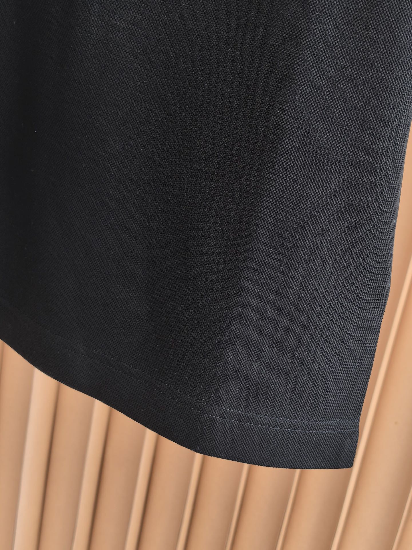 Dior，迪奥2026新款羊毛混纺双面珠地Polo衫• 双面珠地肌理：正面立体透气，保持商务造型挺括不软