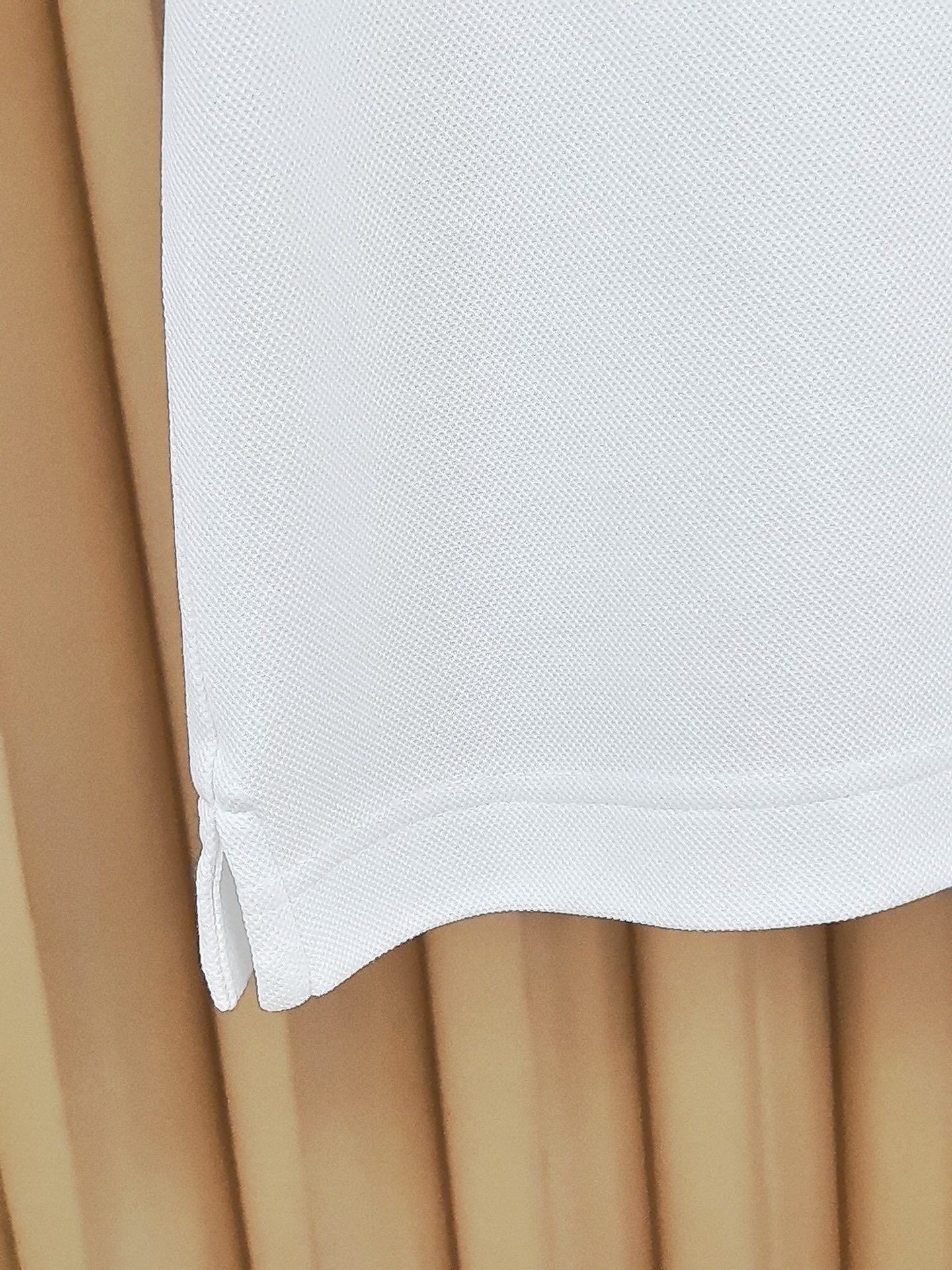 Burberr*y 巴宝莉羊毛混纺Polo衫，甄选羊毛双面珠地面料，外层肌理挺括抗皱，内层细腻亲肤锁温。