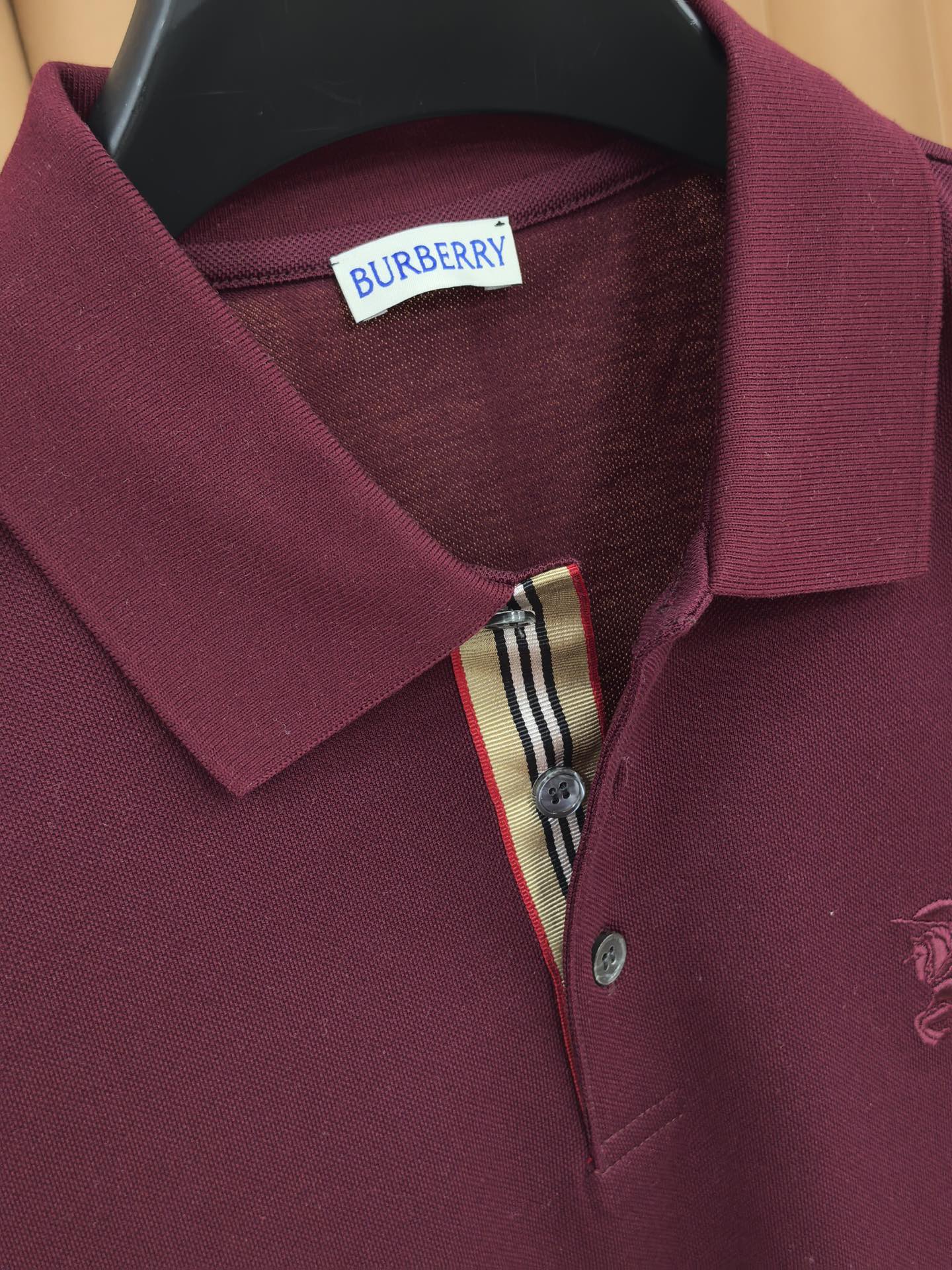 Burberr*y 巴宝莉羊毛混纺Polo衫，甄选羊毛双面珠地面料，外层肌理挺括抗皱，内层细腻亲肤锁温。