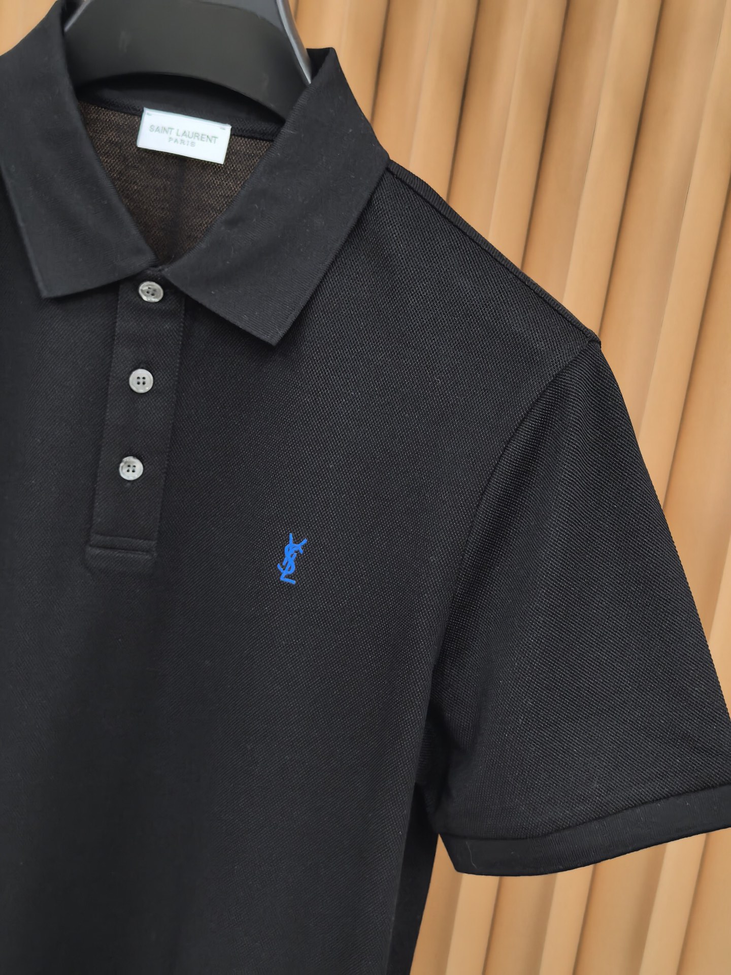 SAINT LAURENT 圣罗兰2026新款羊毛双面珠地POLO衫 甄选羊毛双面珠地面料，通过双面织法