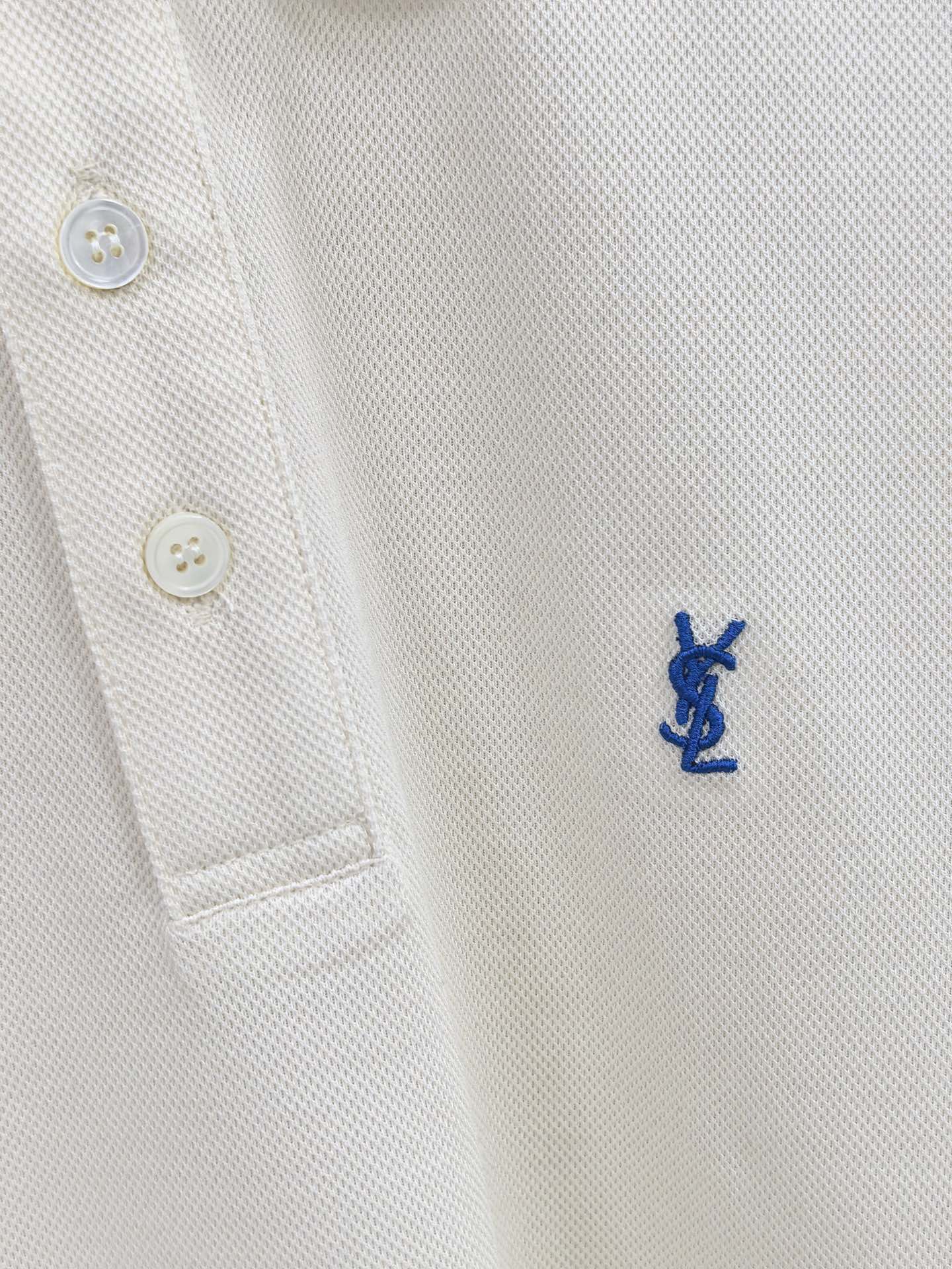 SAINT LAURENT 圣罗兰2026新款羊毛双面珠地POLO衫 甄选羊毛双面珠地面料，通过双面织法