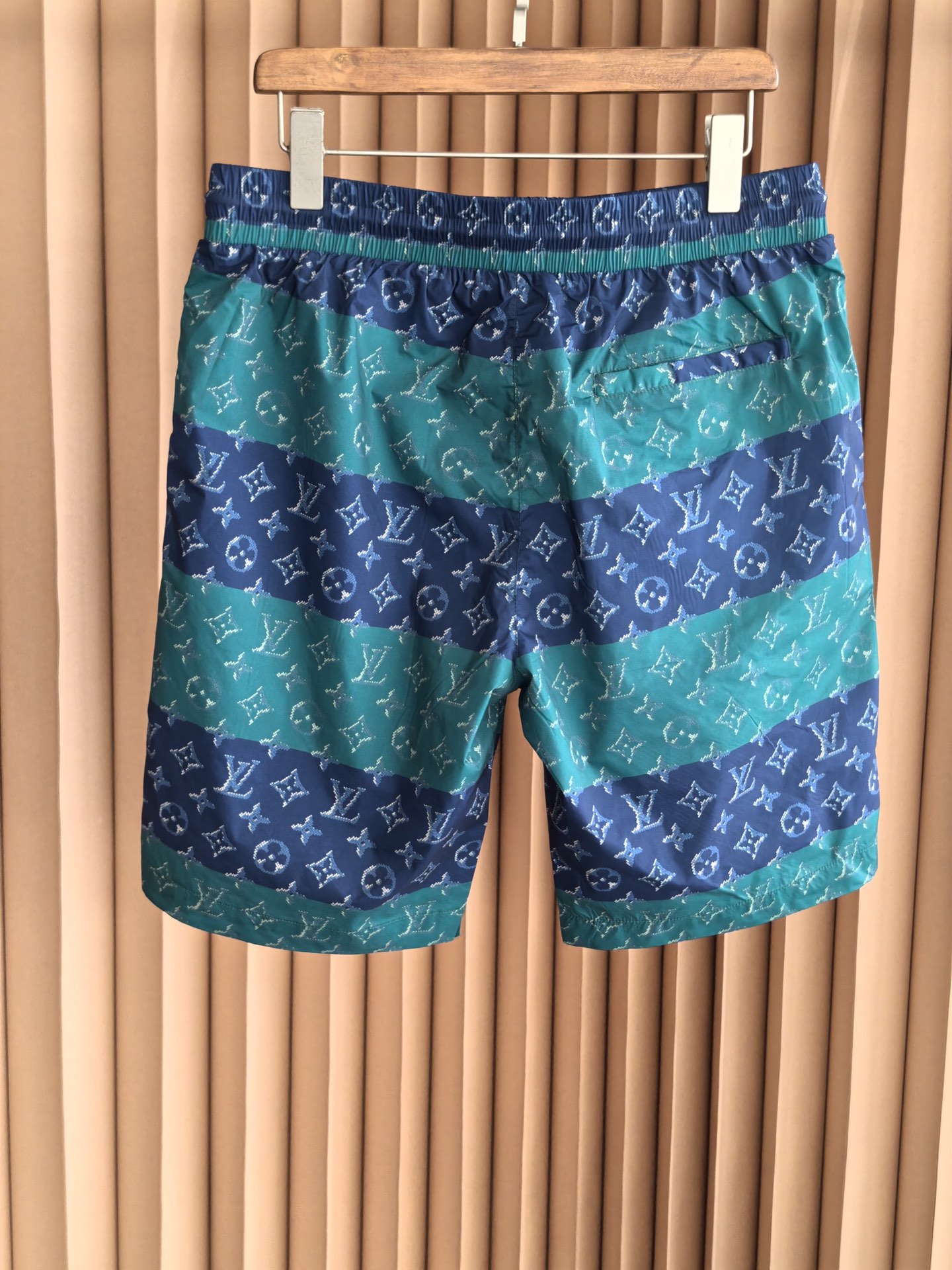 Louis Vuitton* LV新款路易威登老花梭织短裤 采用高密梭织数码印花面料，布面挺括垂坠，兼具