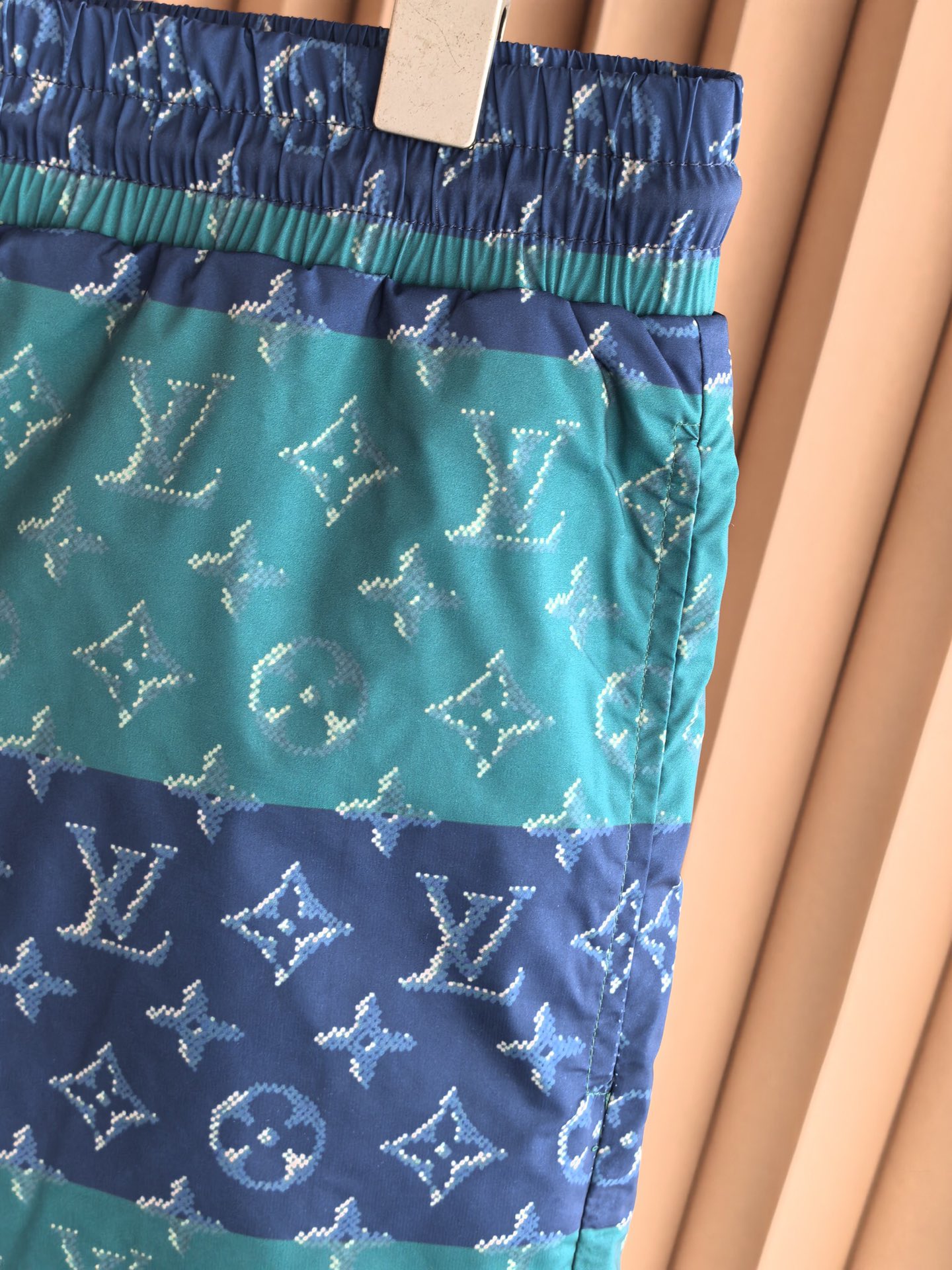 Louis Vuitton* LV新款路易威登老花梭织短裤 采用高密梭织数码印花面料，布面挺括垂坠，兼具