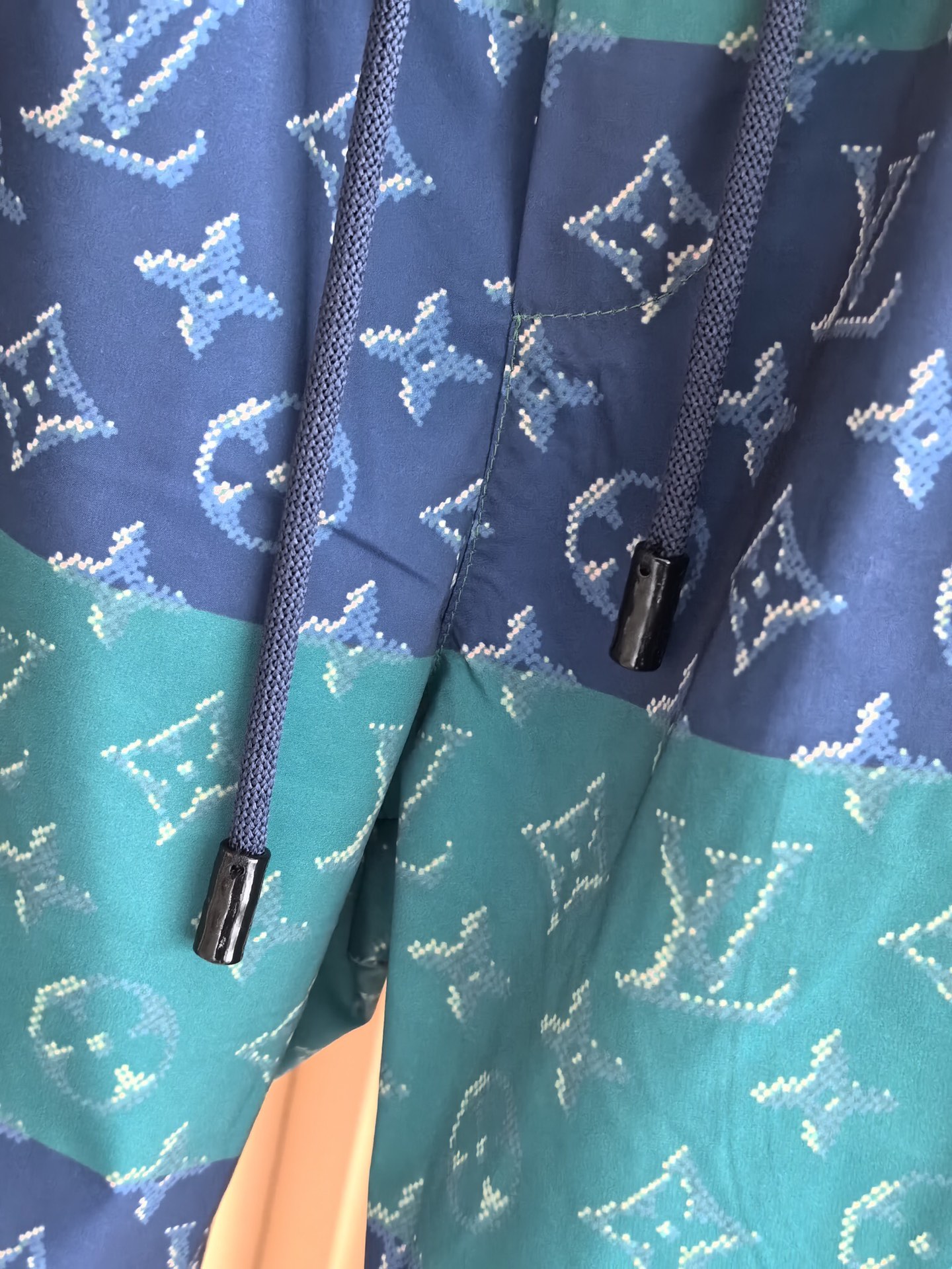 Louis Vuitton* LV新款路易威登老花梭织短裤 采用高密梭织数码印花面料，布面挺括垂坠，兼具