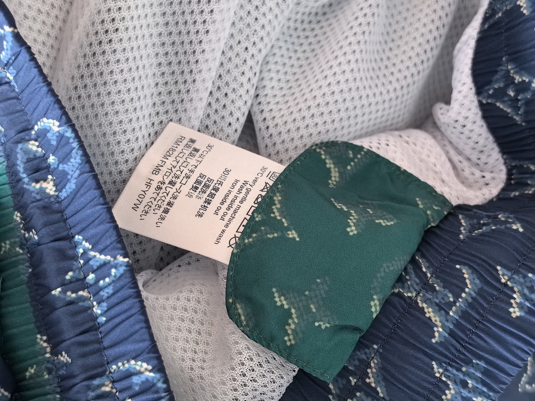 Louis Vuitton* LV新款路易威登老花梭织短裤 采用高密梭织数码印花面料，布面挺括垂坠，兼具