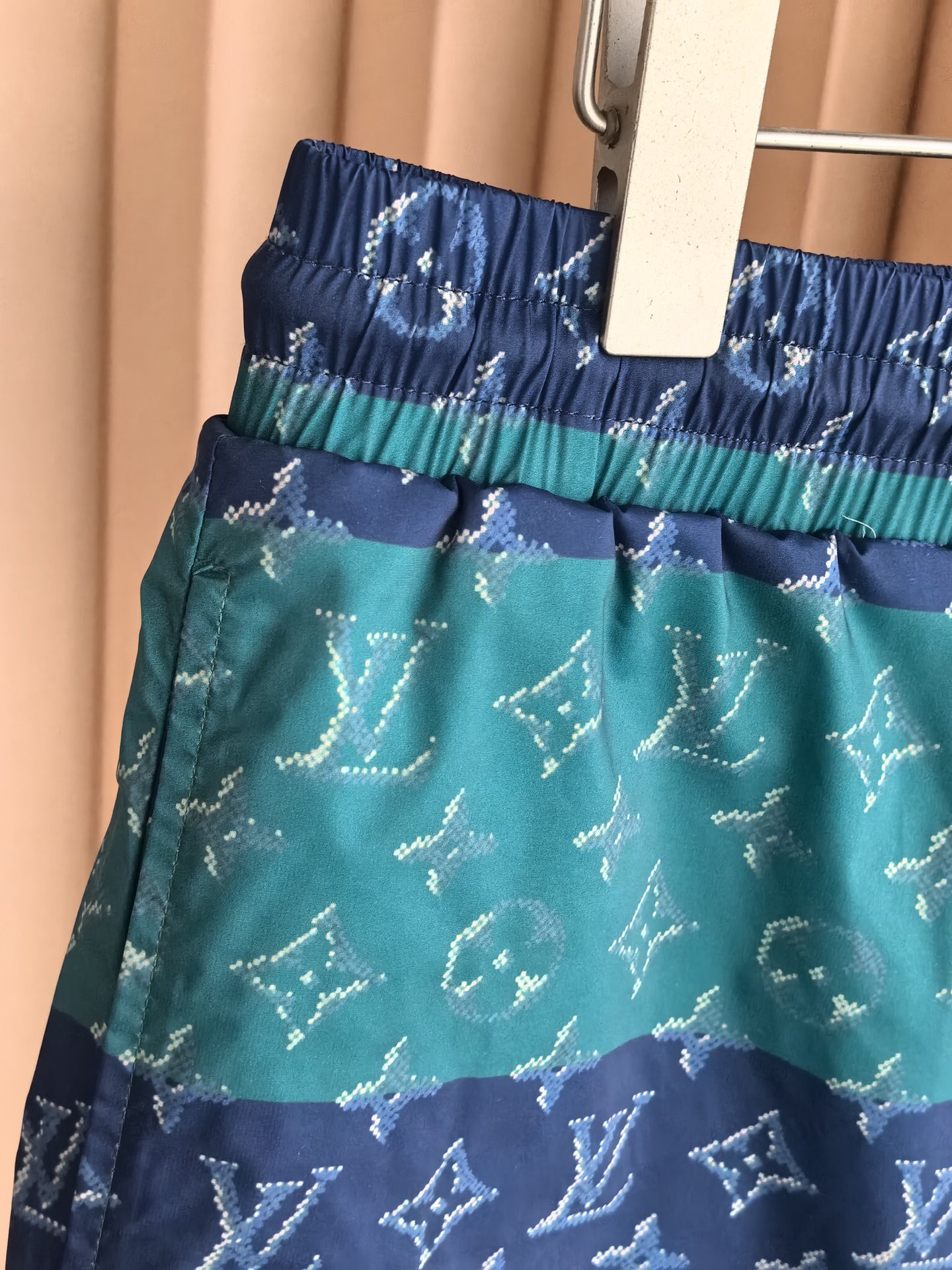 Louis Vuitton* LV新款路易威登老花梭织短裤 采用高密梭织数码印花面料，布面挺括垂坠，兼具