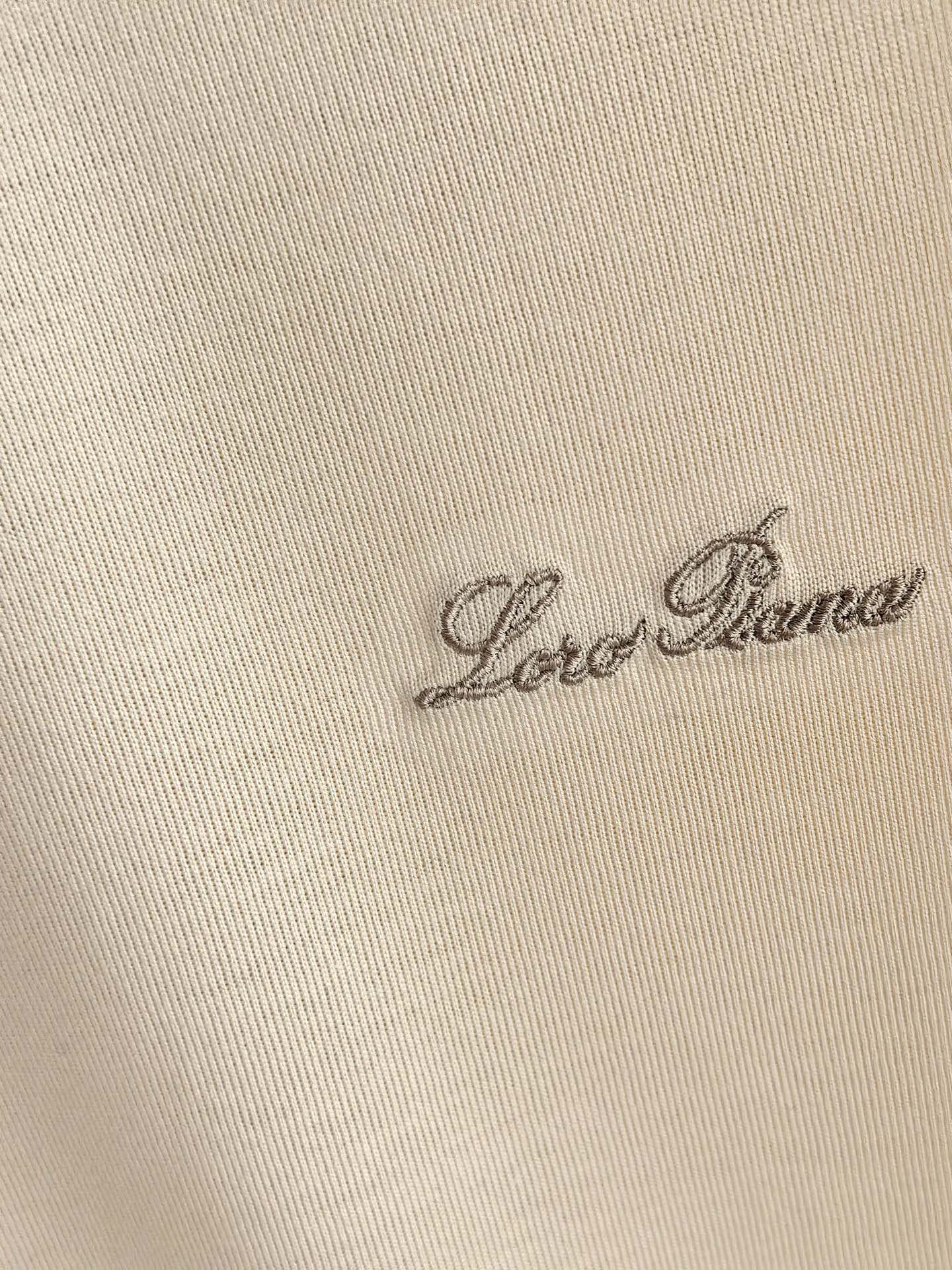 Lor* Pian* Loro piana，诺U翩然莱赛尔平纹起脚圆领T恤甄选天然木源莱赛尔纤维，以平纹