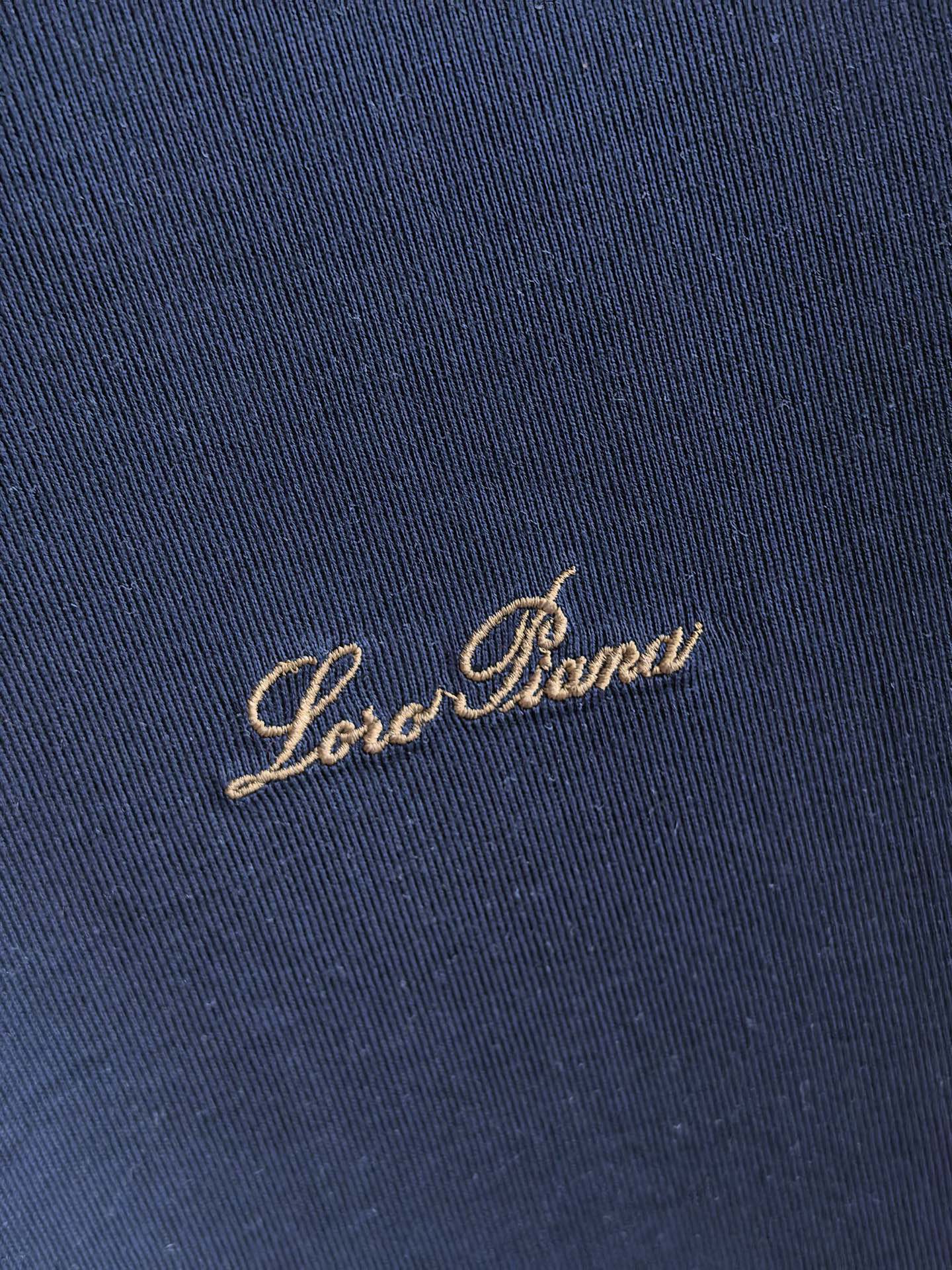 Lor* Pian* Loro piana，诺U翩然莱赛尔平纹起脚圆领T恤甄选天然木源莱赛尔纤维，以平纹