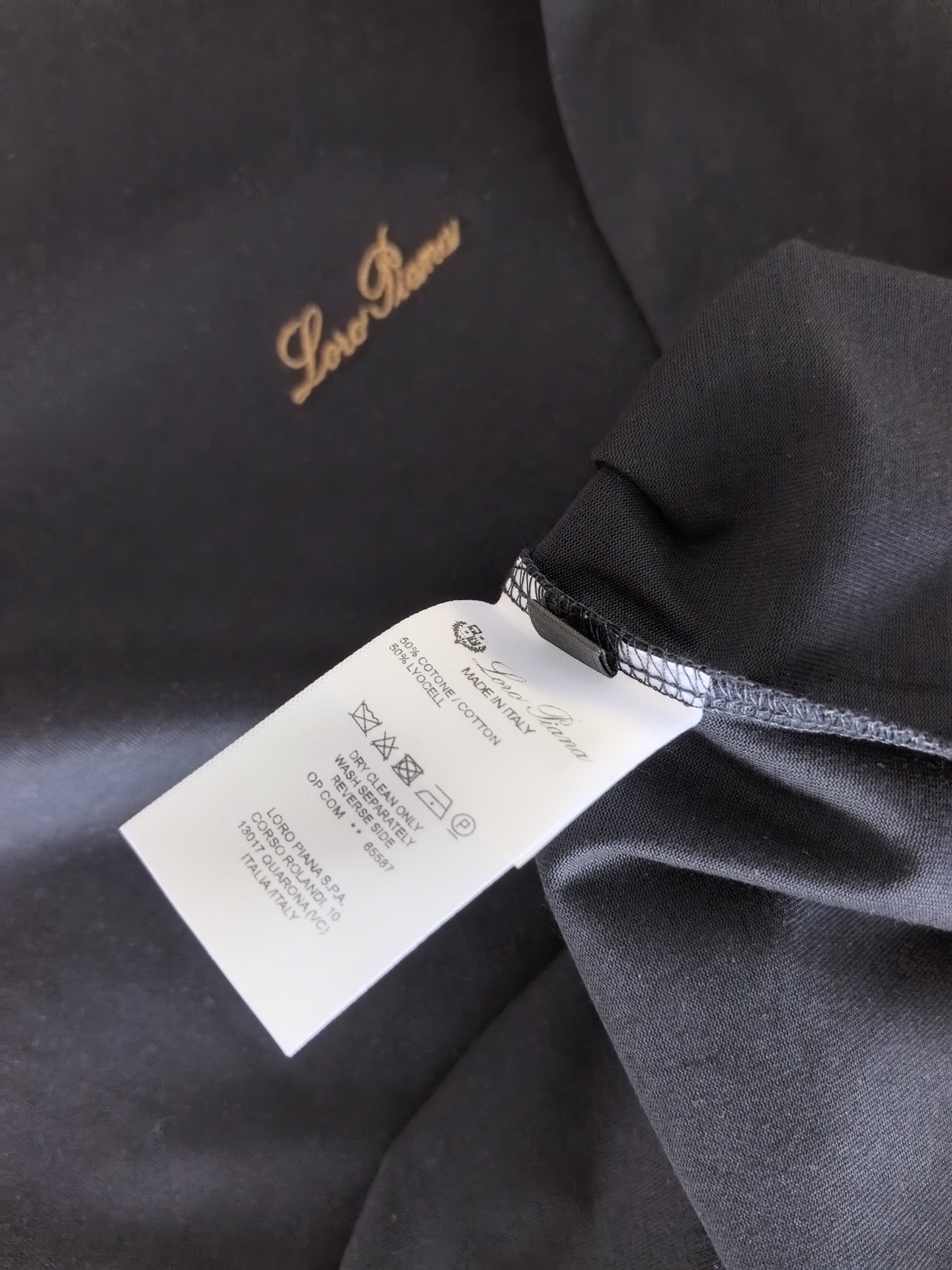 Lor* Pian* Loro piana，诺U翩然莱赛尔平纹起脚圆领T恤甄选天然木源莱赛尔纤维，以平纹