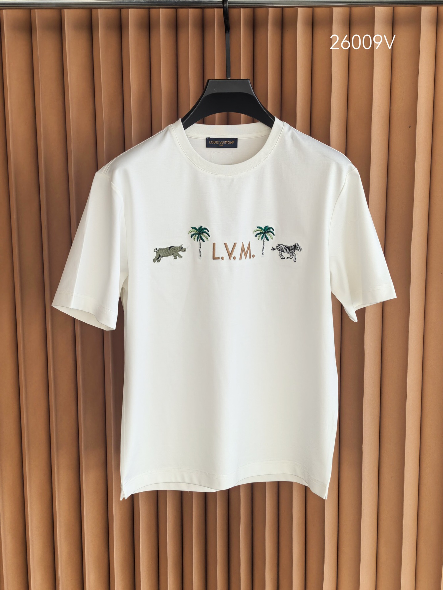 Louis Vuitton* LV，路易威登刺绣圆领T恤 甄选高支丝光双面面料，经双道丝光工艺淬炼，如丝