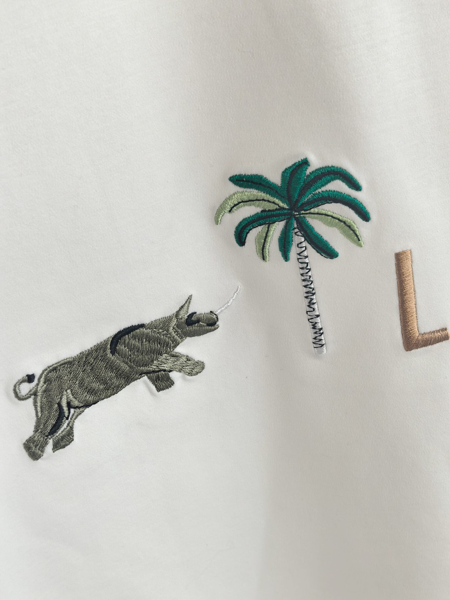 Louis Vuitton* LV，路易威登刺绣圆领T恤 甄选高支丝光双面面料，经双道丝光工艺淬炼，如丝