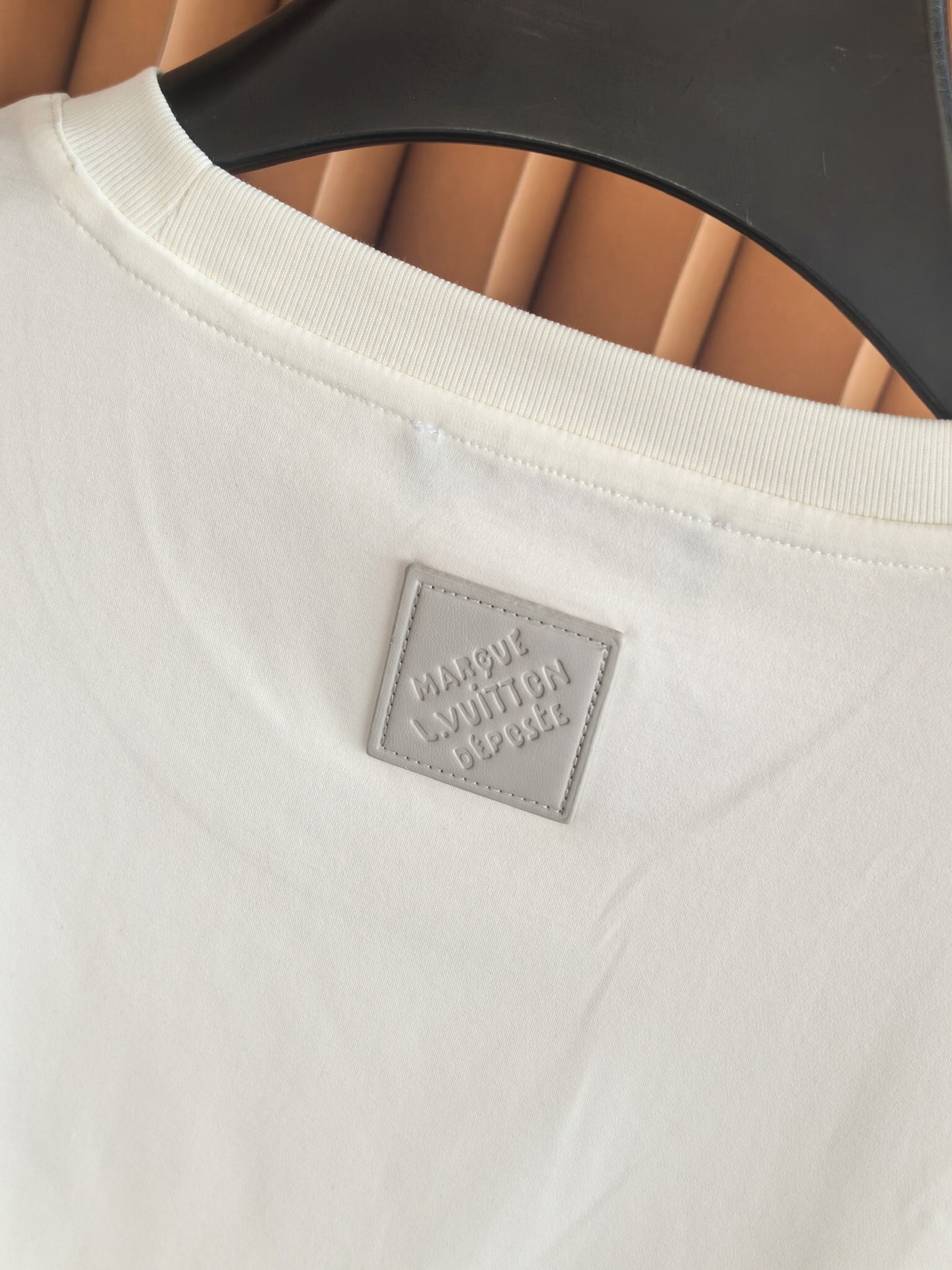 Louis Vuitton* LV，路易威登刺绣圆领T恤 甄选高支丝光双面面料，经双道丝光工艺淬炼，如丝