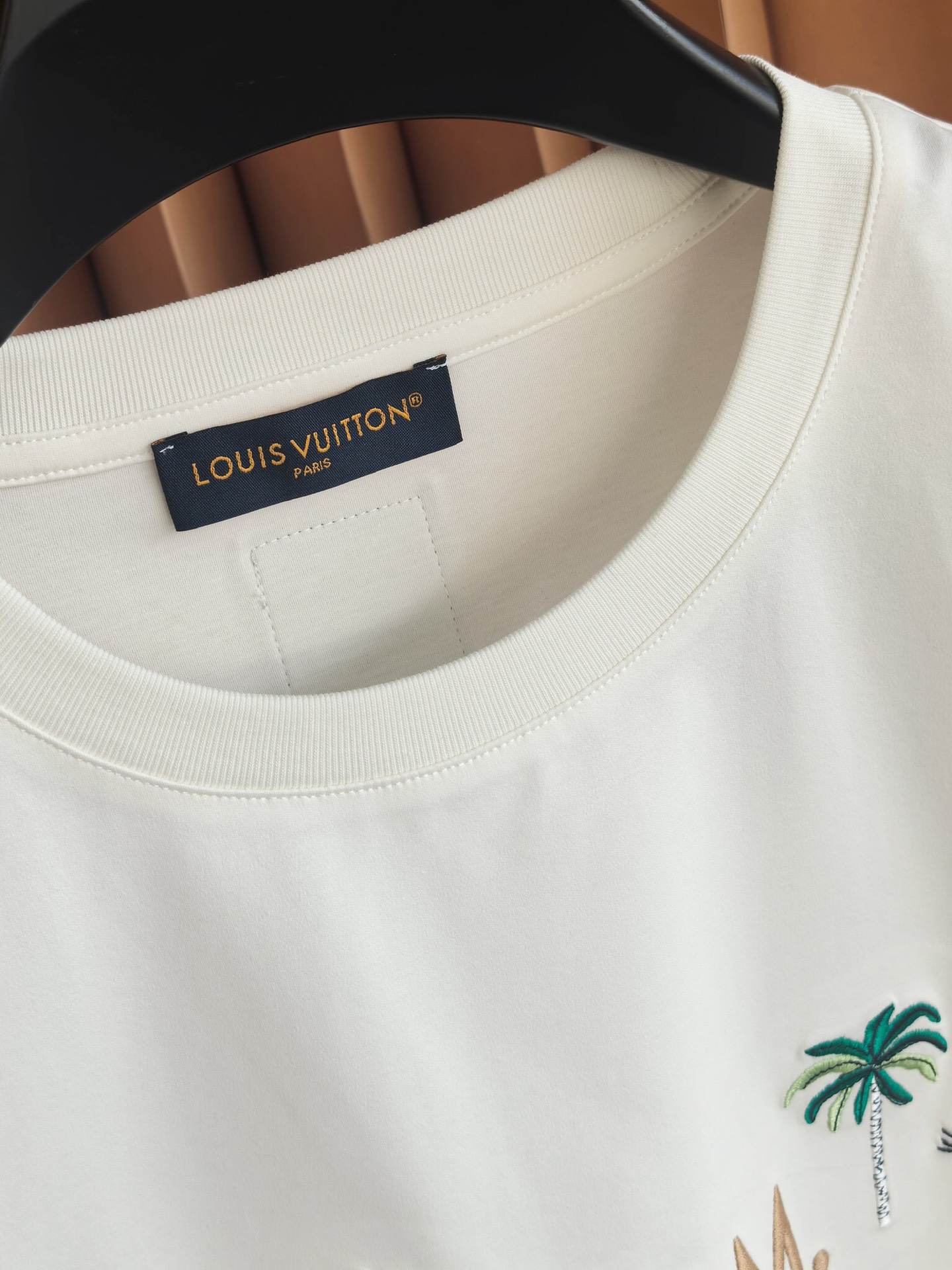 Louis Vuitton* LV，路易威登刺绣圆领T恤 甄选高支丝光双面面料，经双道丝光工艺淬炼，如丝
