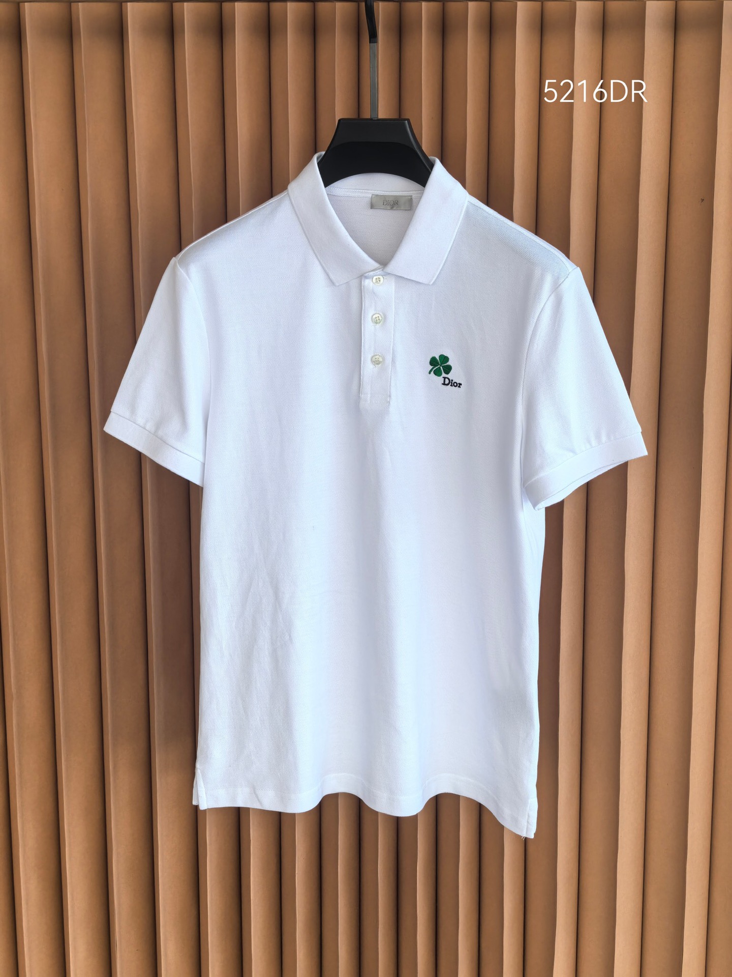 DIOR 迪奥2026新款全棉珠地 Polo衫这件Dior Clover Polo衫，以全面珠地棉为基底
