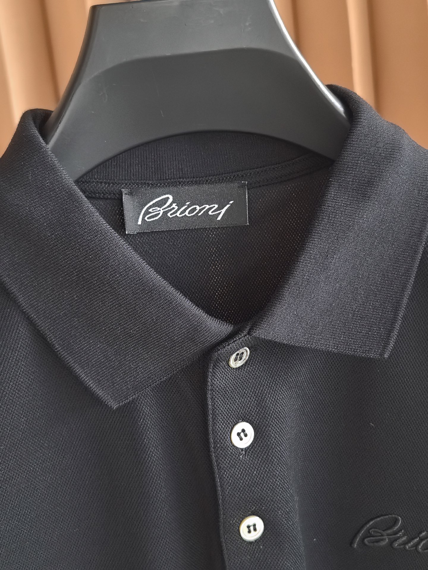 Brioni，布里奥尼2026新款桑蚕丝双面珠地长袖Polo 甄选高比例桑蚕丝+长绒棉做双面一体珠地网眼织造，区别普通单