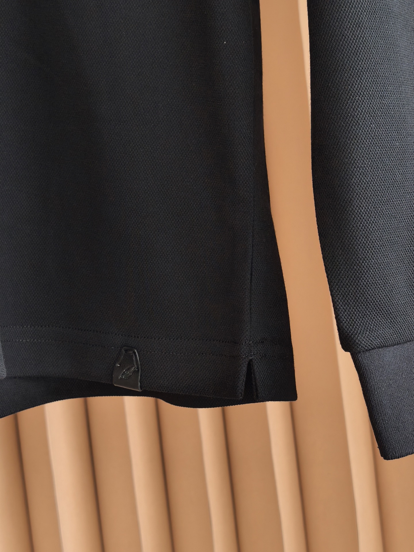 Brioni，布里奥尼2026新款桑蚕丝双面珠地长袖Polo 甄选高比例桑蚕丝+长绒棉做双面一体珠地网眼织造，区别普通单