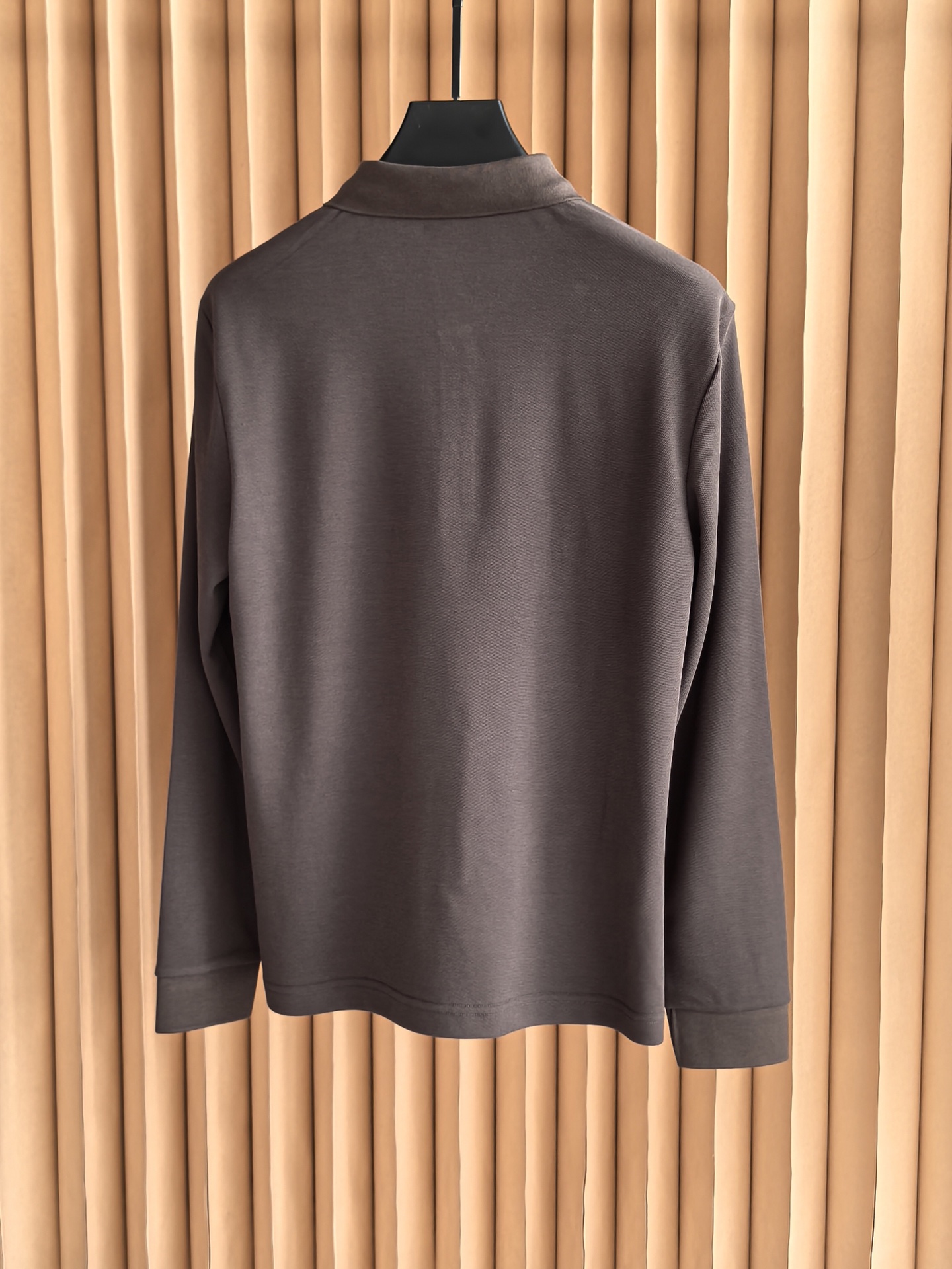 Brioni，布里奥尼2026新款桑蚕丝双面珠地长袖Polo 甄选高比例桑蚕丝+长绒棉做双面一体珠地网眼织造，区别普通单