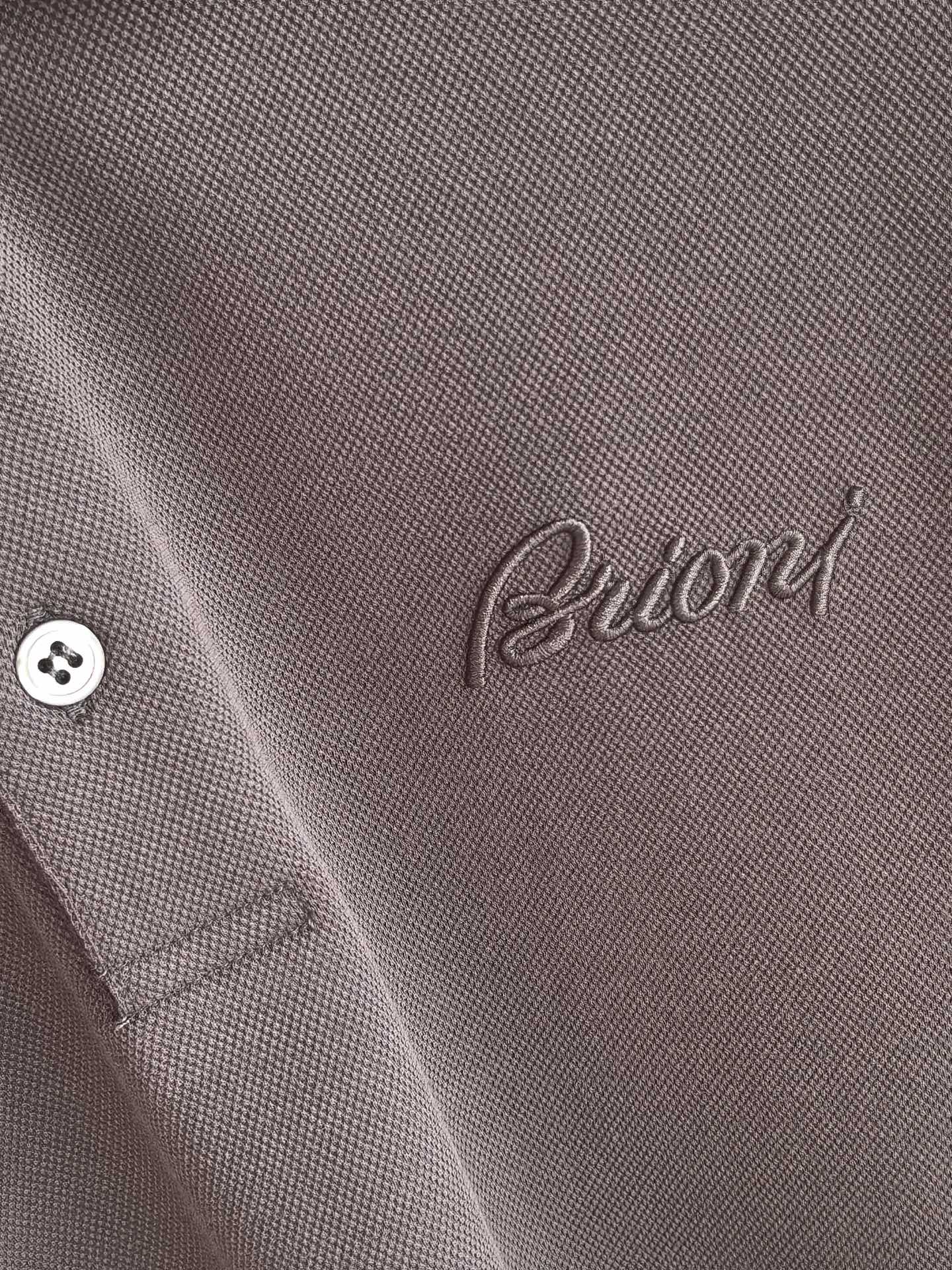 Brioni，布里奥尼2026新款桑蚕丝双面珠地长袖Polo 甄选高比例桑蚕丝+长绒棉做双面一体珠地网眼织造，区别普通单