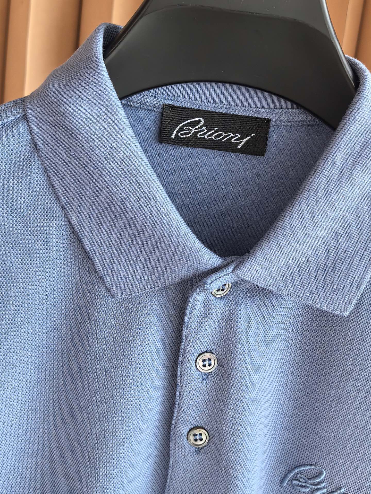 Brioni，布里奥尼2026新款桑蚕丝双面珠地长袖Polo 甄选高比例桑蚕丝+长绒棉做双面一体珠地网眼织造，区别普通单