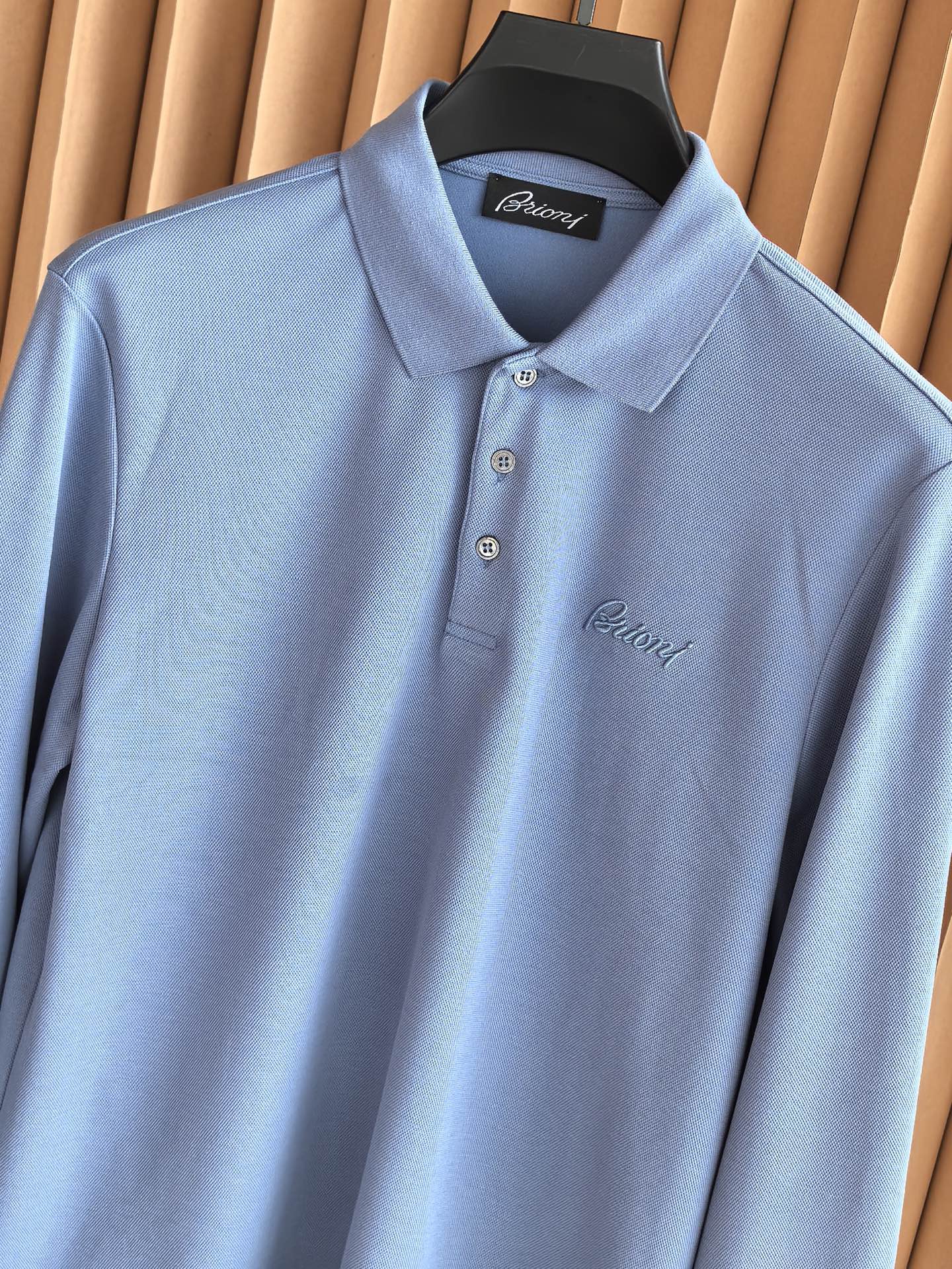 Brioni，布里奥尼2026新款桑蚕丝双面珠地长袖Polo 甄选高比例桑蚕丝+长绒棉做双面一体珠地网眼织造，区别普通单
