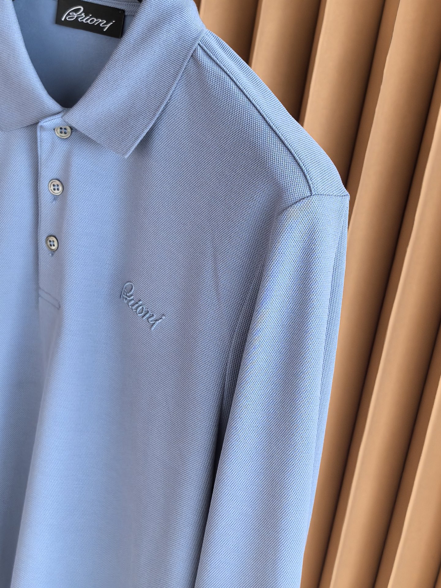 Brioni，布里奥尼2026新款桑蚕丝双面珠地长袖Polo 甄选高比例桑蚕丝+长绒棉做双面一体珠地网眼织造，区别普通单
