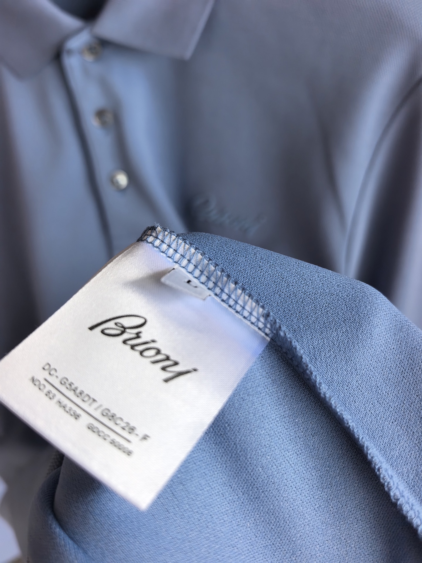 Brioni，布里奥尼2026新款桑蚕丝双面珠地长袖Polo 甄选高比例桑蚕丝+长绒棉做双面一体珠地网眼织造，区别普通单