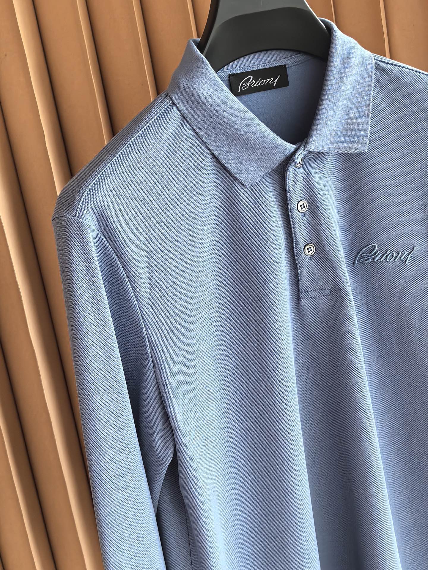 Brioni，布里奥尼2026新款桑蚕丝双面珠地长袖Polo 甄选高比例桑蚕丝+长绒棉做双面一体珠地网眼织造，区别普通单