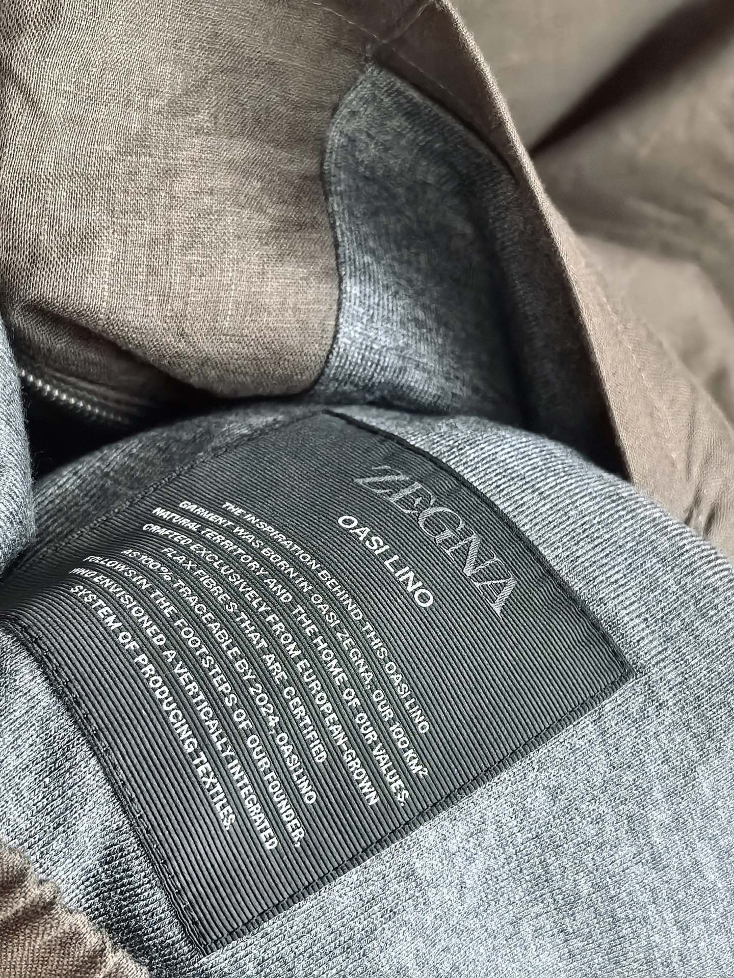 ZEGNA，杰尼亚2026新款立领轻奢马甲 正统意式匠造，主体面布甄选高端丝麻面料，内里甄选细腻羊毛衬里，双料黄金搭配，
