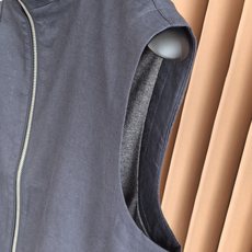 ZEGNA,杰尼亚2026新款立领轻奢马甲 正统意式匠造,主体面布甄选高端丝麻面料,内里甄选细腻羊毛衬里,双料黄金搭配, ZEGNA,杰尼亚2026新款立领轻奢马甲 正统意式匠造,主体面布甄选高端丝麻面料,内里甄选细腻羊毛衬里,双料黄金搭配,
