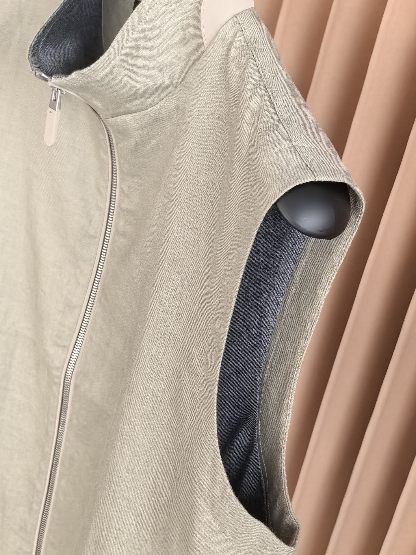 ZEGNA，杰尼亚2026新款立领轻奢马甲 正统意式匠造，主体面布甄选高端丝麻面料，内里甄选细腻羊毛衬里，双料黄金搭配，