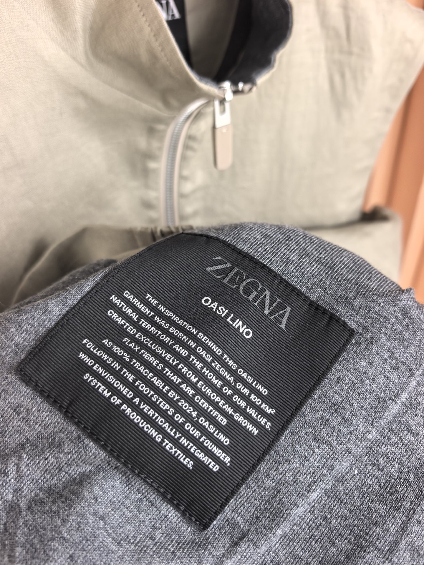 ZEGNA，杰尼亚2026新款立领轻奢马甲 正统意式匠造，主体面布甄选高端丝麻面料，内里甄选细腻羊毛衬里，双料黄金搭配，