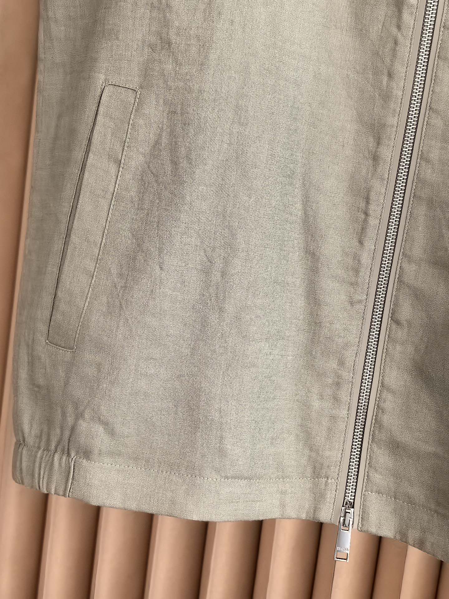 ZEGNA，杰尼亚2026新款立领轻奢马甲 正统意式匠造，主体面布甄选高端丝麻面料，内里甄选细腻羊毛衬里，双料黄金搭配，