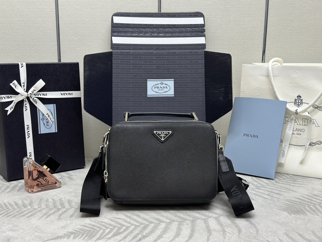 Bolso cámara de un solo compartimento con cremallera y textura cruzada