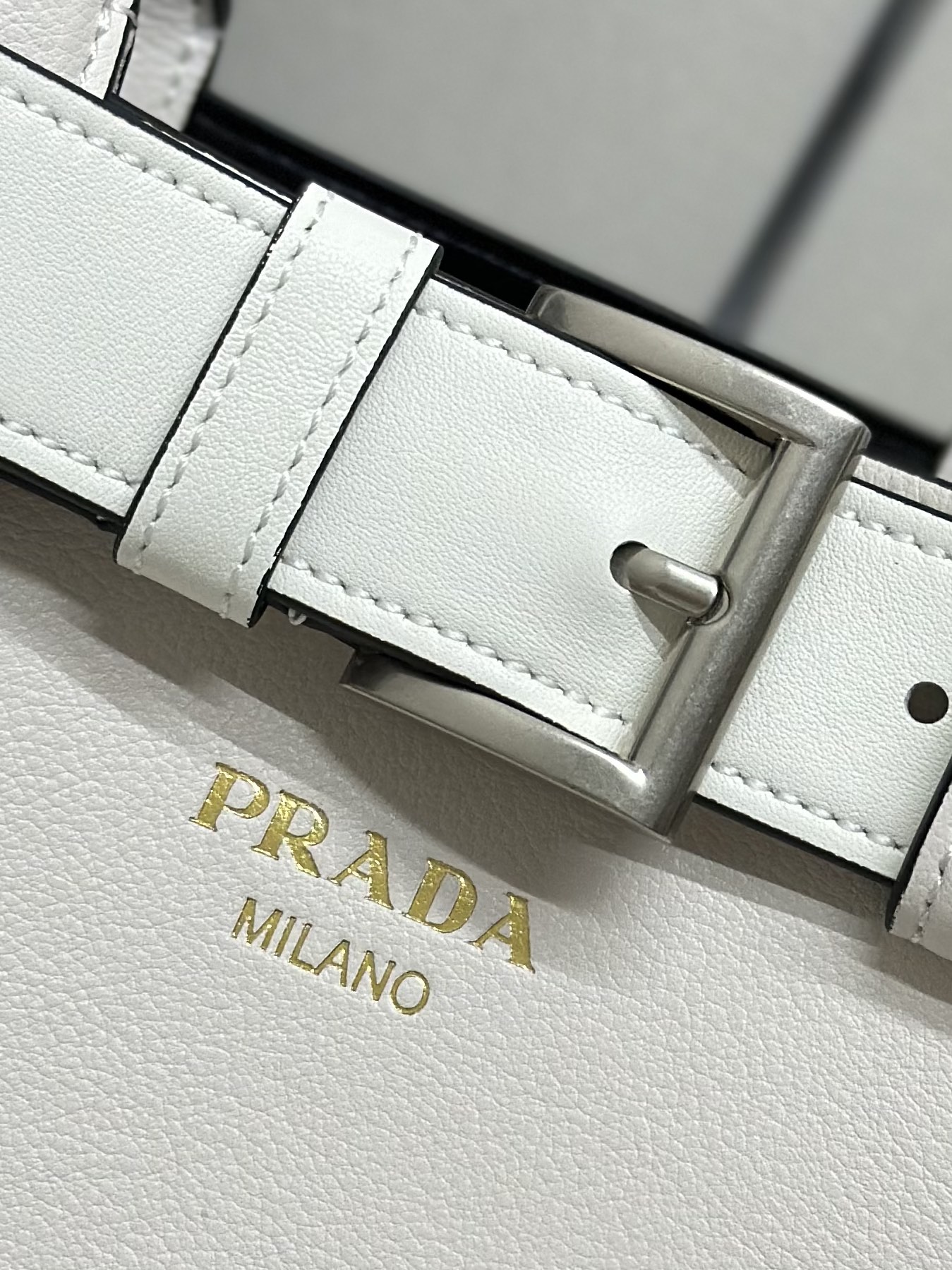 P890,(配专柜对版全套包装,独家订制),Prada🌹新款(小号32CM)1BA434,腰带款束带,2024全新Double Bag小号购物袋,进口牛皮,内里配全羊皮💪优雅简洁的包身设计正面印花字母logo💪标识手提、肩带可调节长短,内置三个隔层,中间内袋,大皮革腰带的独特设计尽显活力💪💪完美细节女神必备,超级棒5🌟尺寸:32X23X11CM!