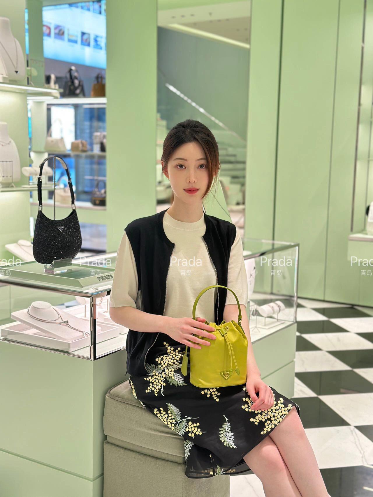 Prada Product _d88qfNG7zRbvsyfZRV1QfQGi_e4rwmrgntPf6fQ