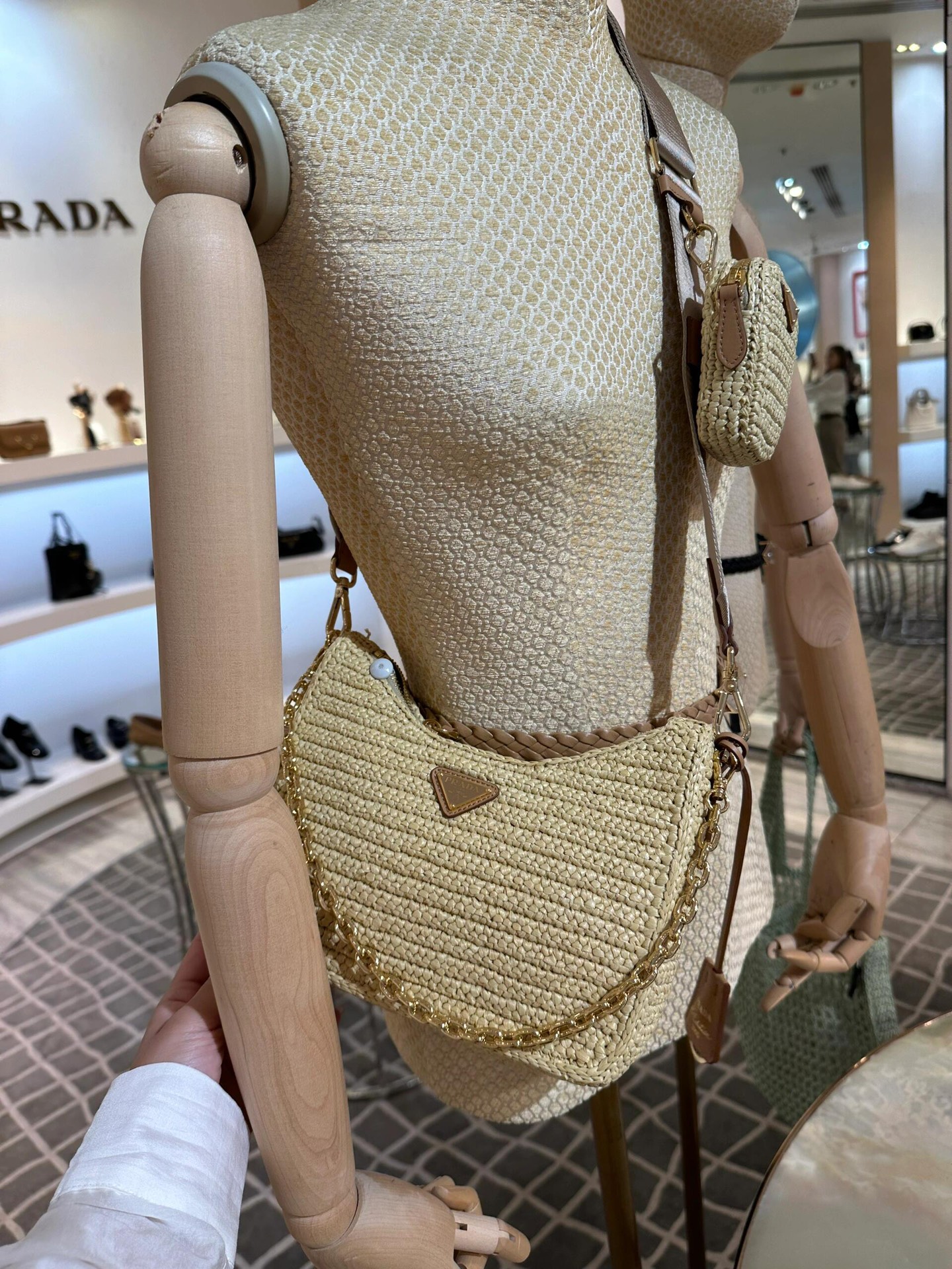 Prada Product _dgAqfMYEfaF5BZMIW-HWiTFbowKf9s9JG11mI-w