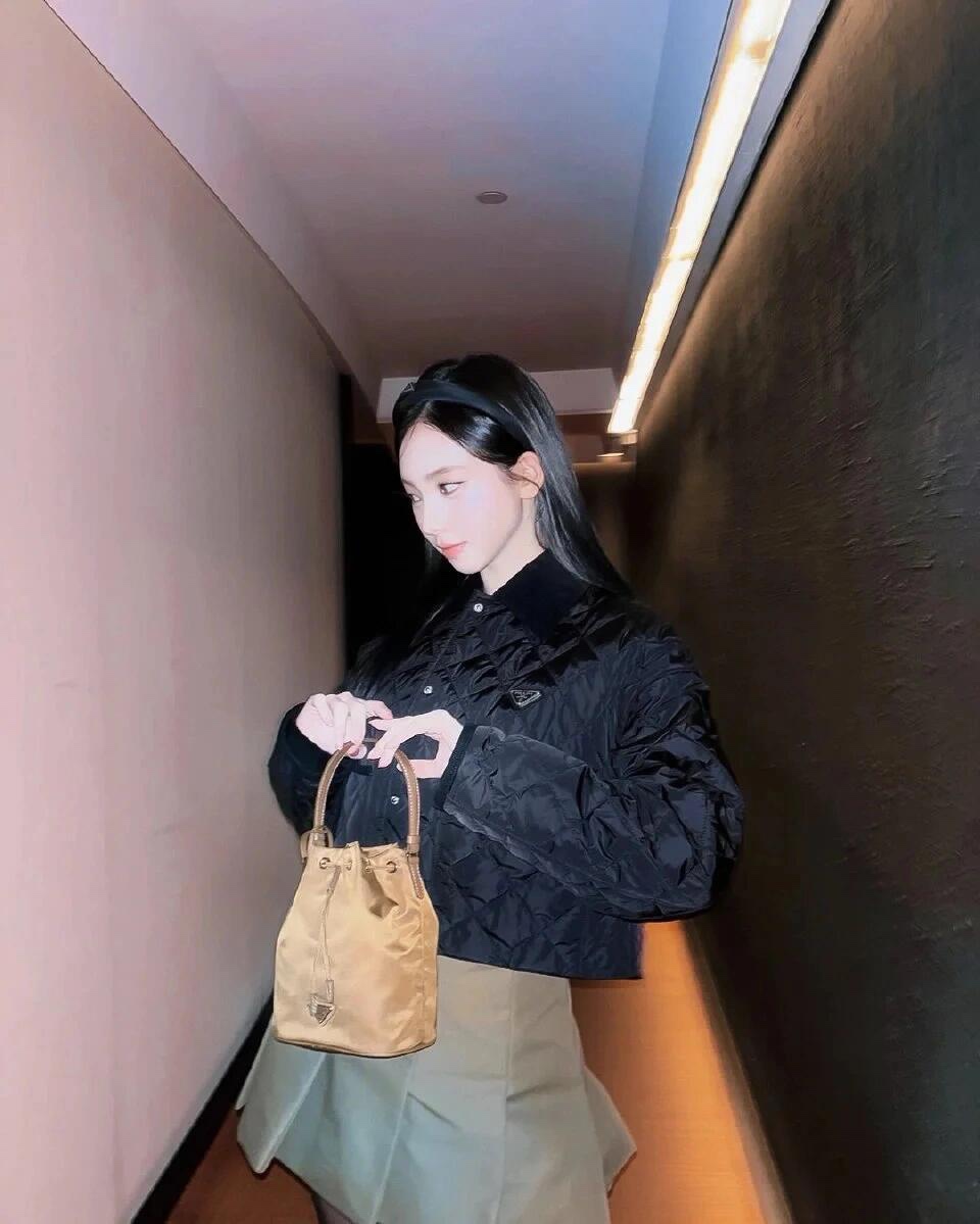 Prada Product _dm5qfl9rvq-JdYX3qogyzVCSb9noSAOgytqhuqg