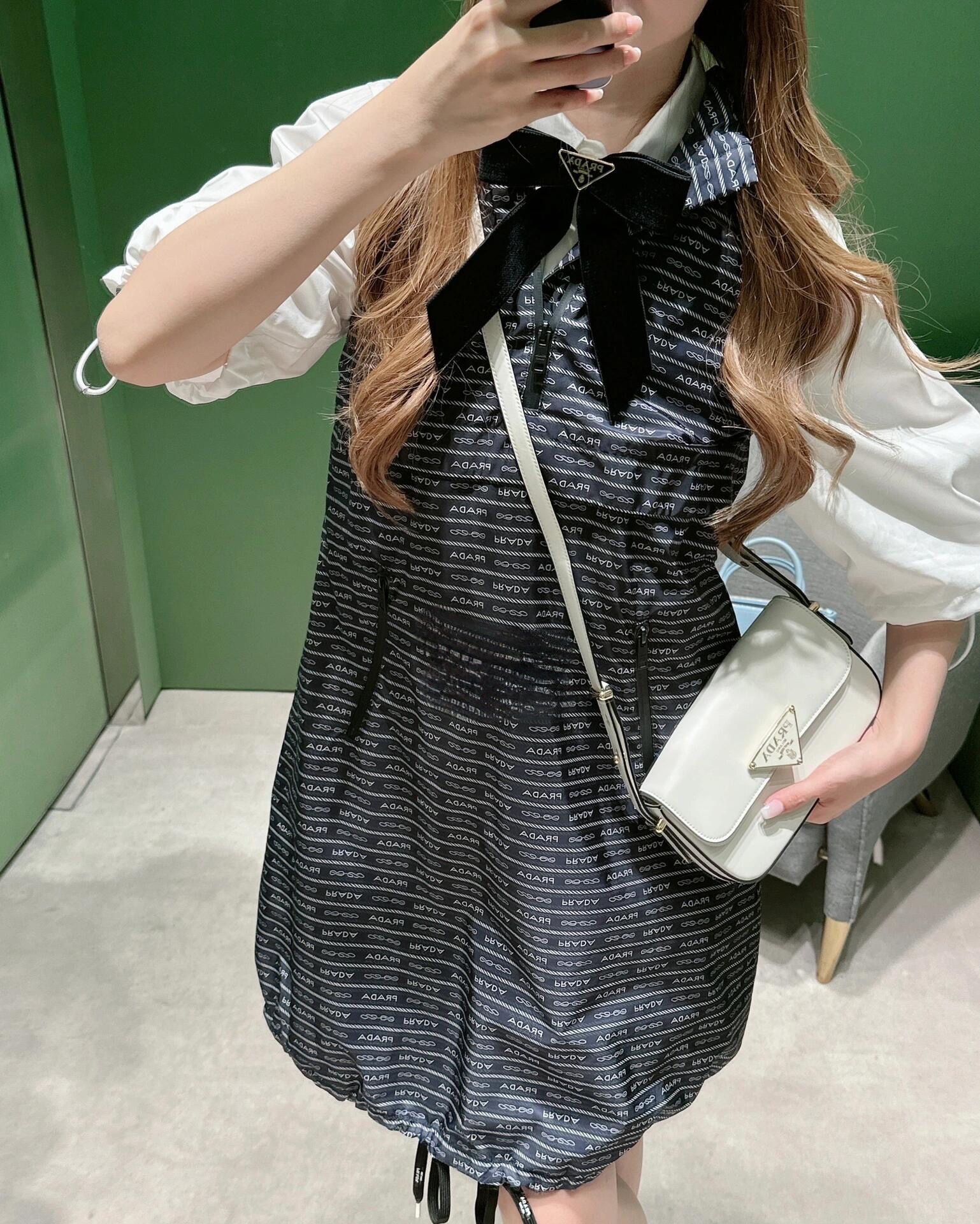 Prada Product _dgiqfmKa6FvZZwx9LSAp2X3E4q9ldRXkq-MyaBQ